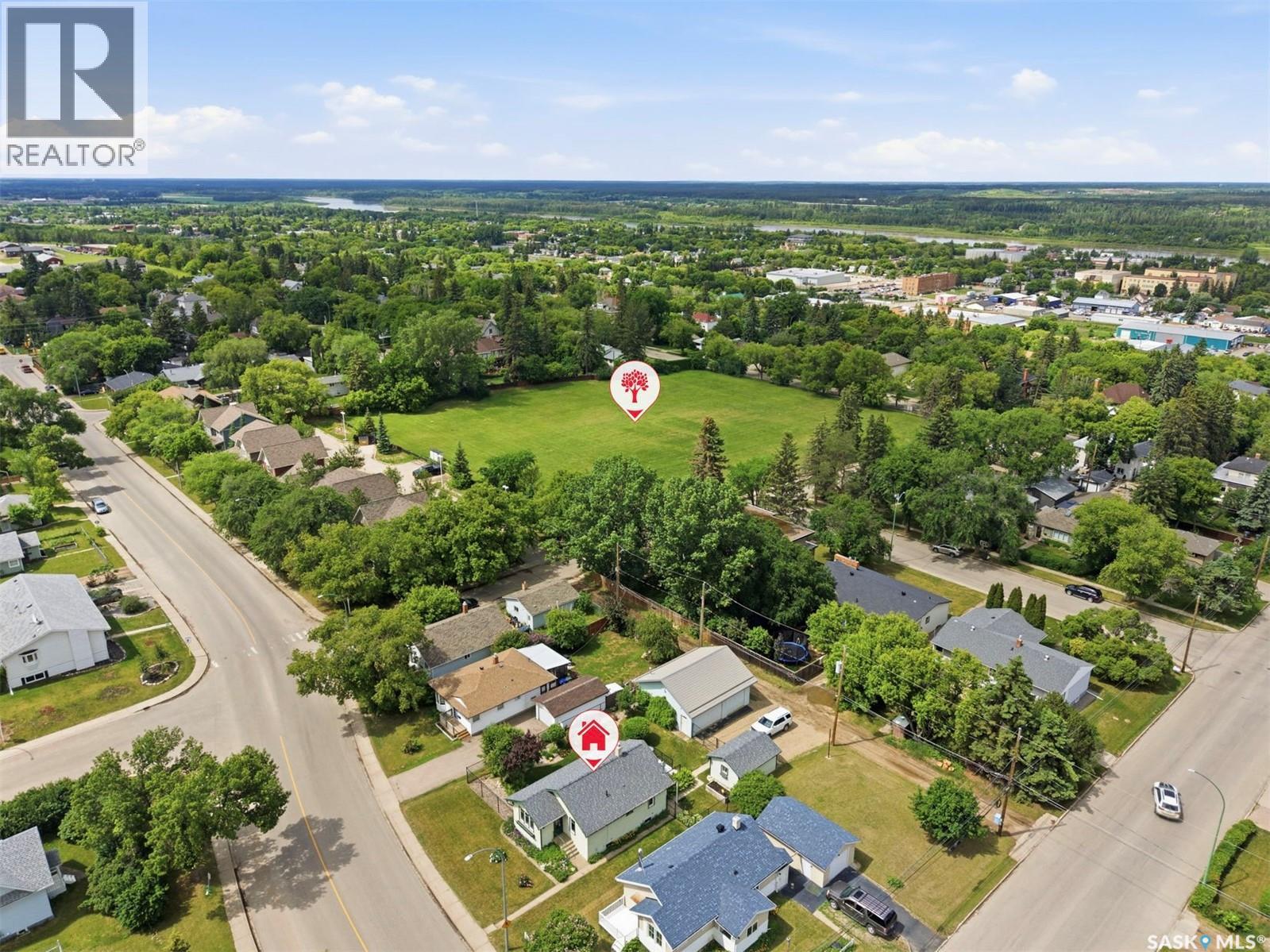 416 22ND STREET W