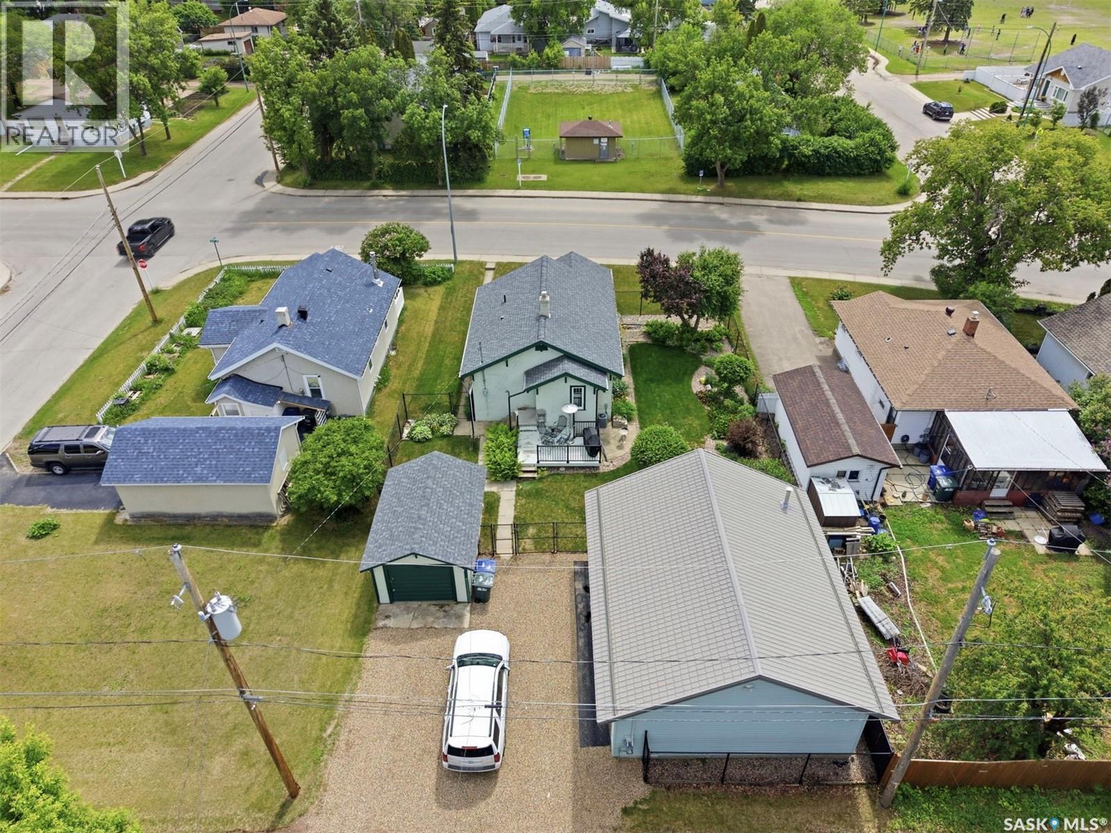 416 22ND STREET W