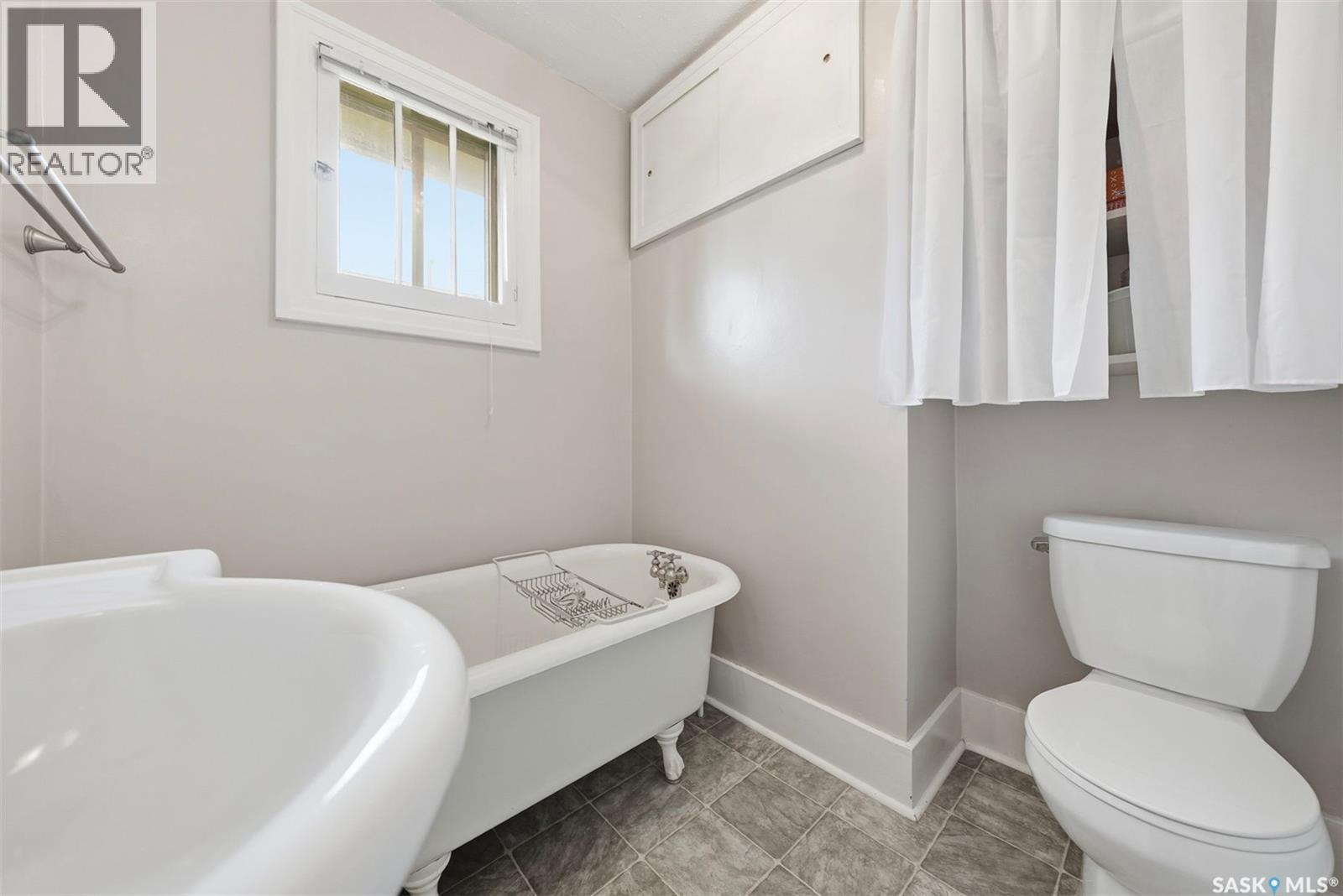 416 22ND STREET W