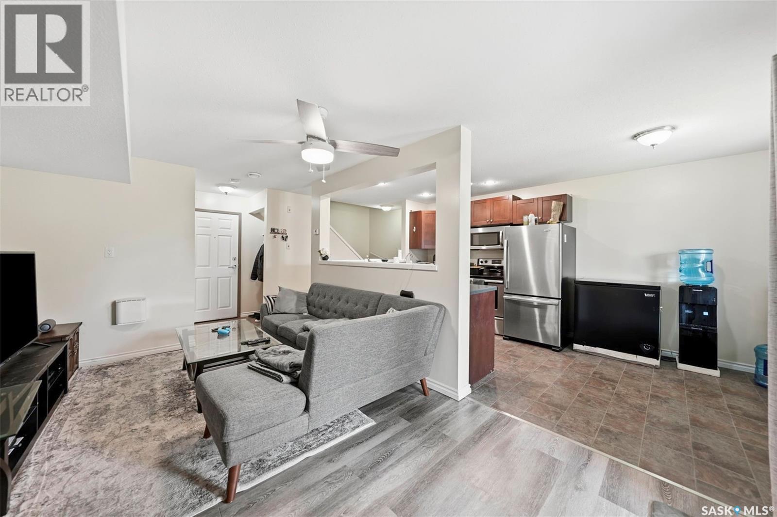 210 515 28th STREET E
