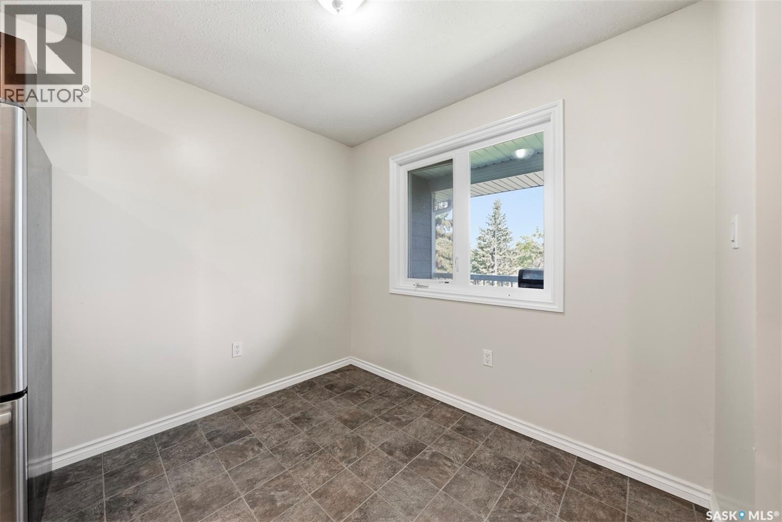 210 515 28th STREET E