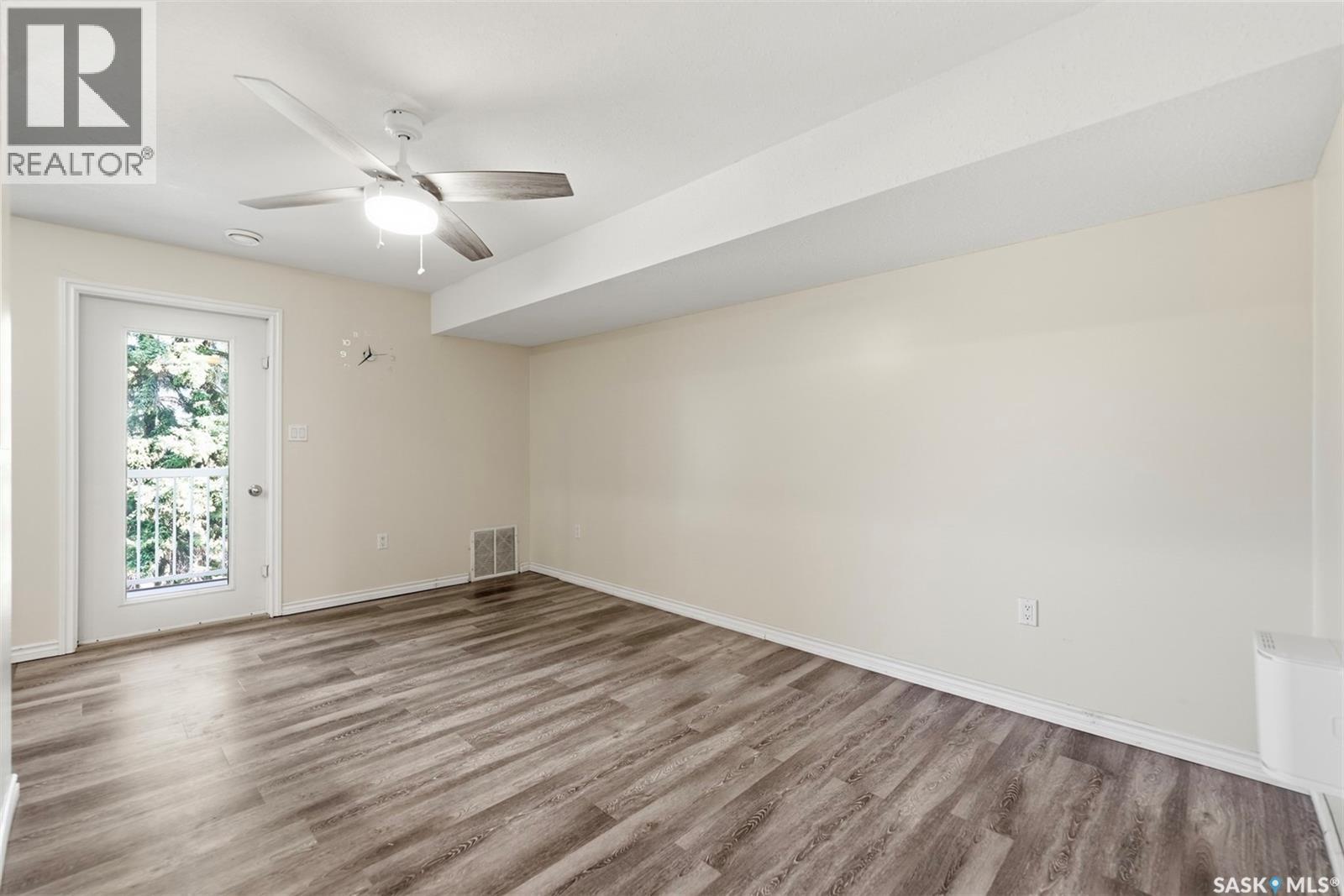 210 515 28th STREET E