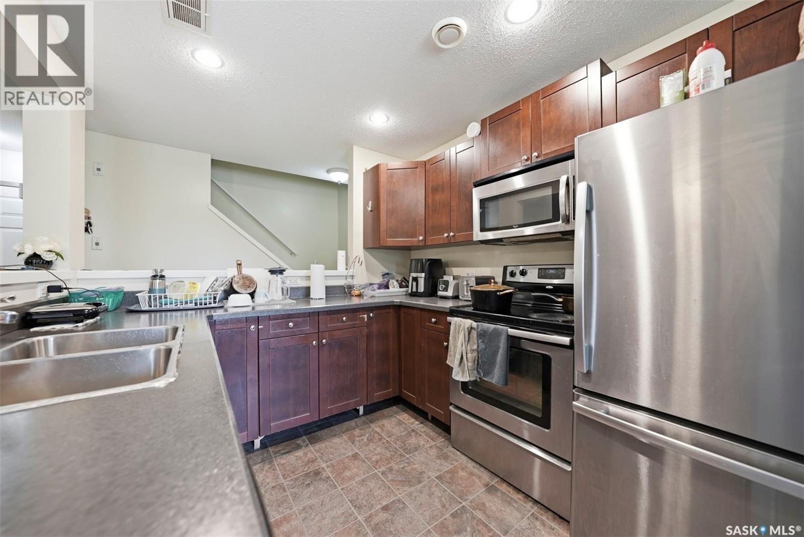 210 515 28th STREET E