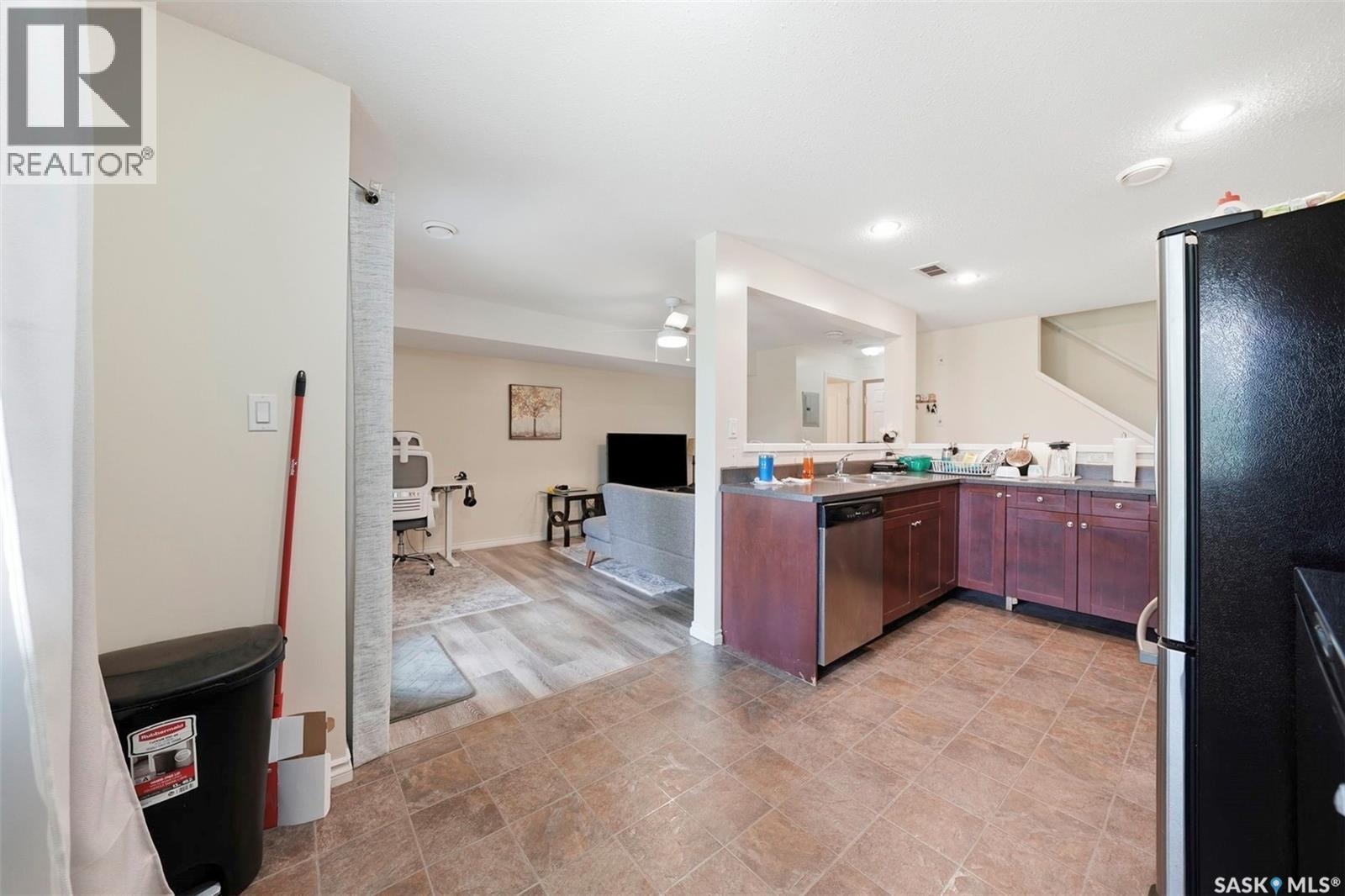 210 515 28th STREET E