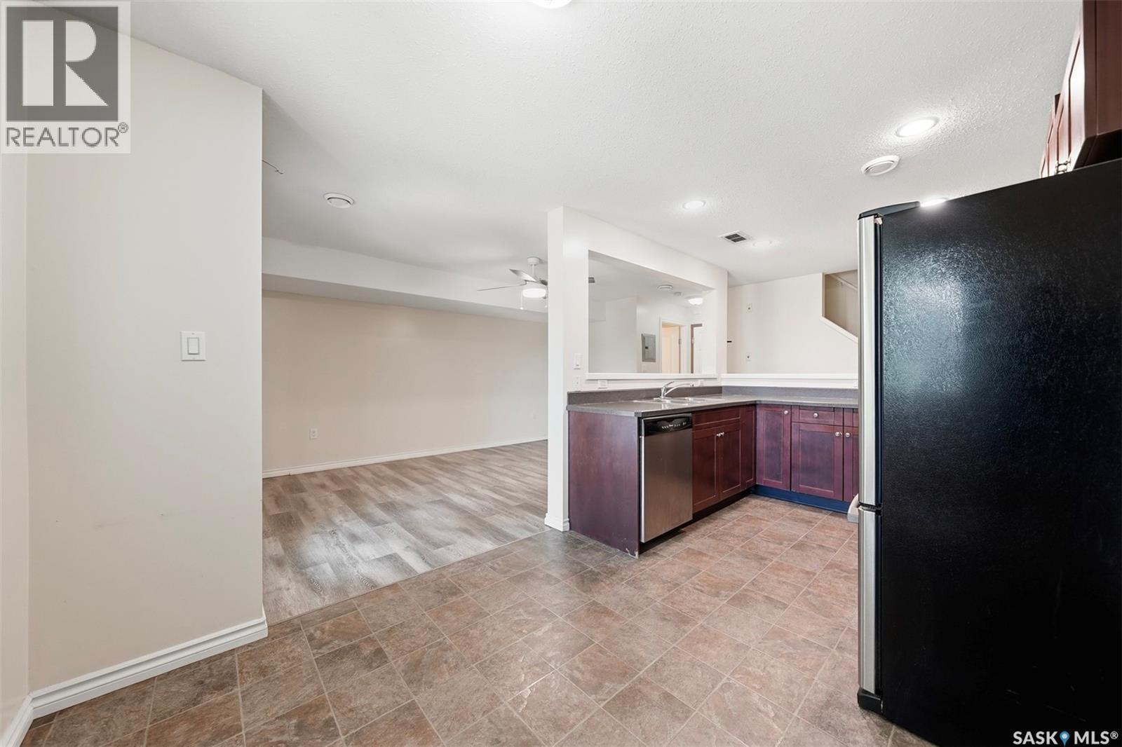 210 515 28th STREET E