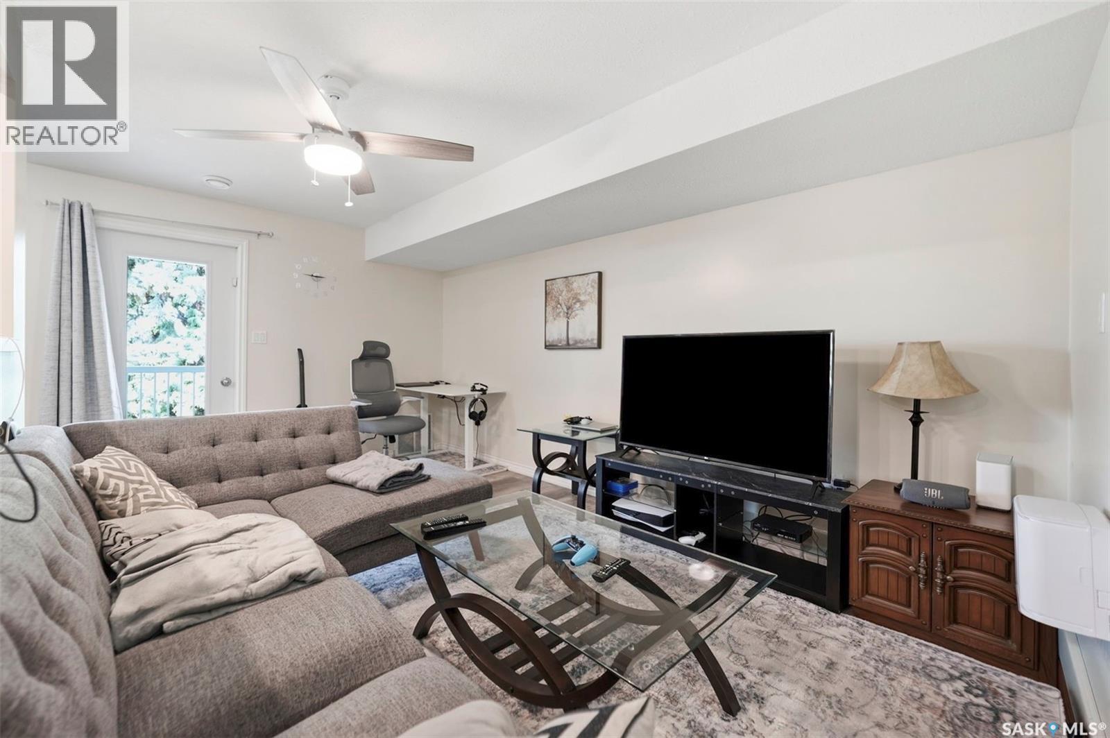 210 515 28th STREET E