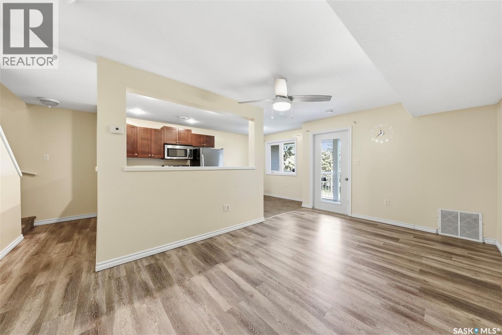 210 515 28th STREET E