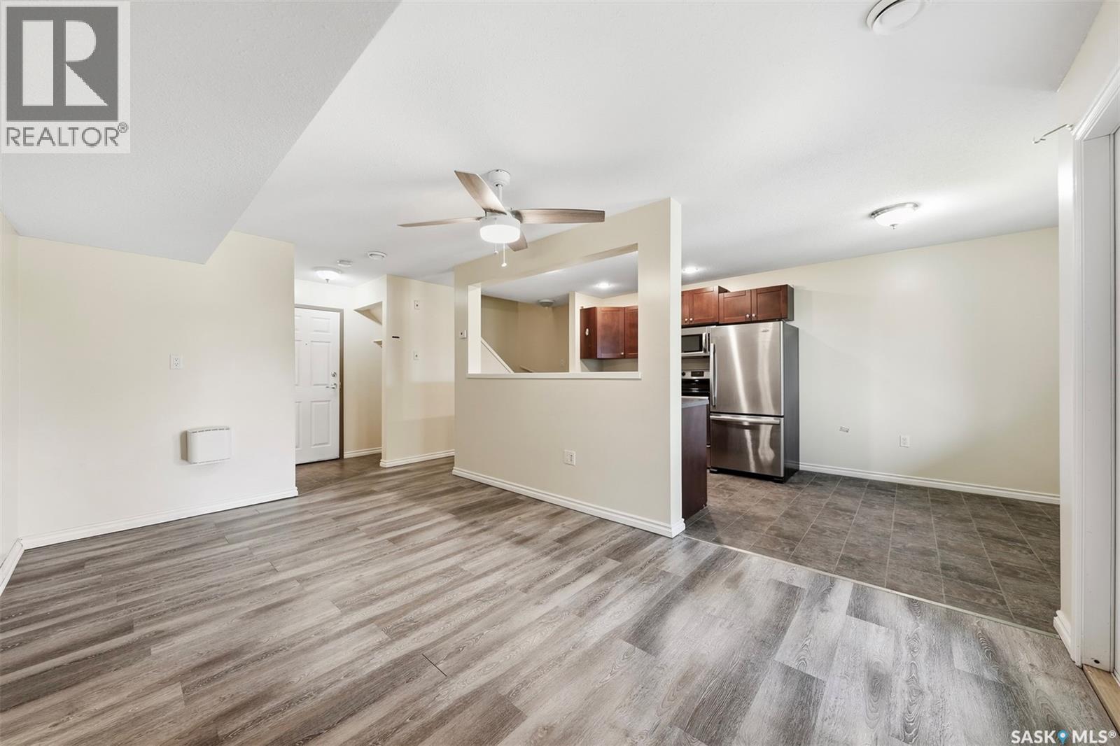 210 515 28th STREET E