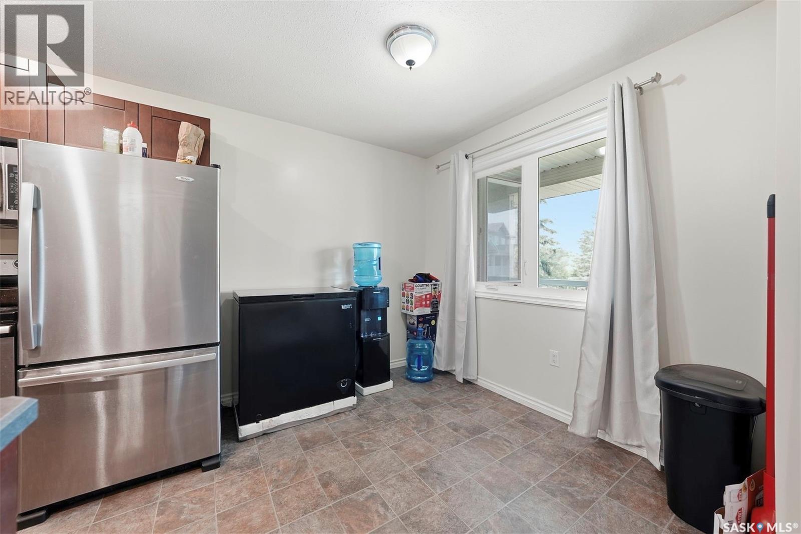 210 515 28th STREET E