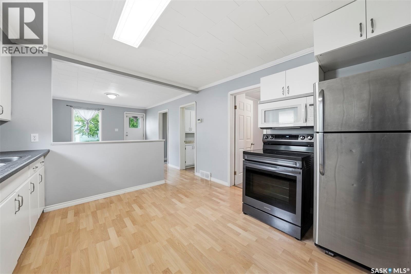 712 5th STREET E