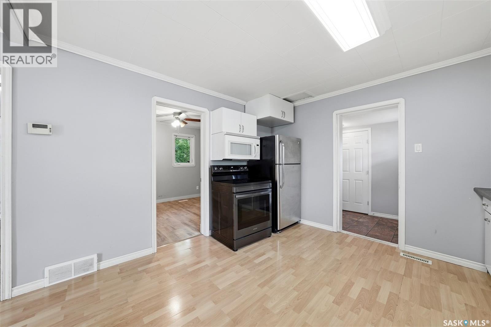 712 5th STREET E