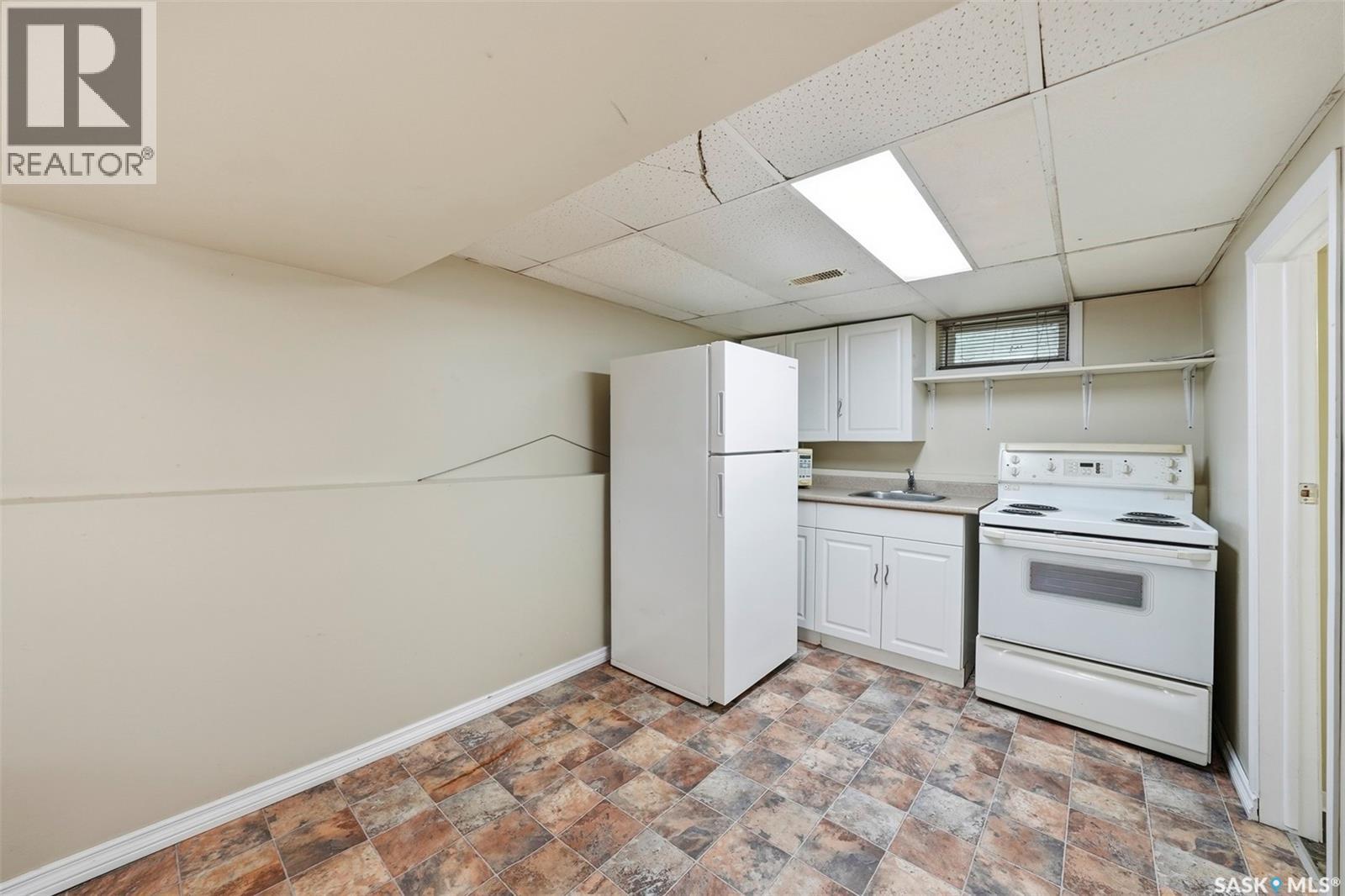 712 5th STREET E