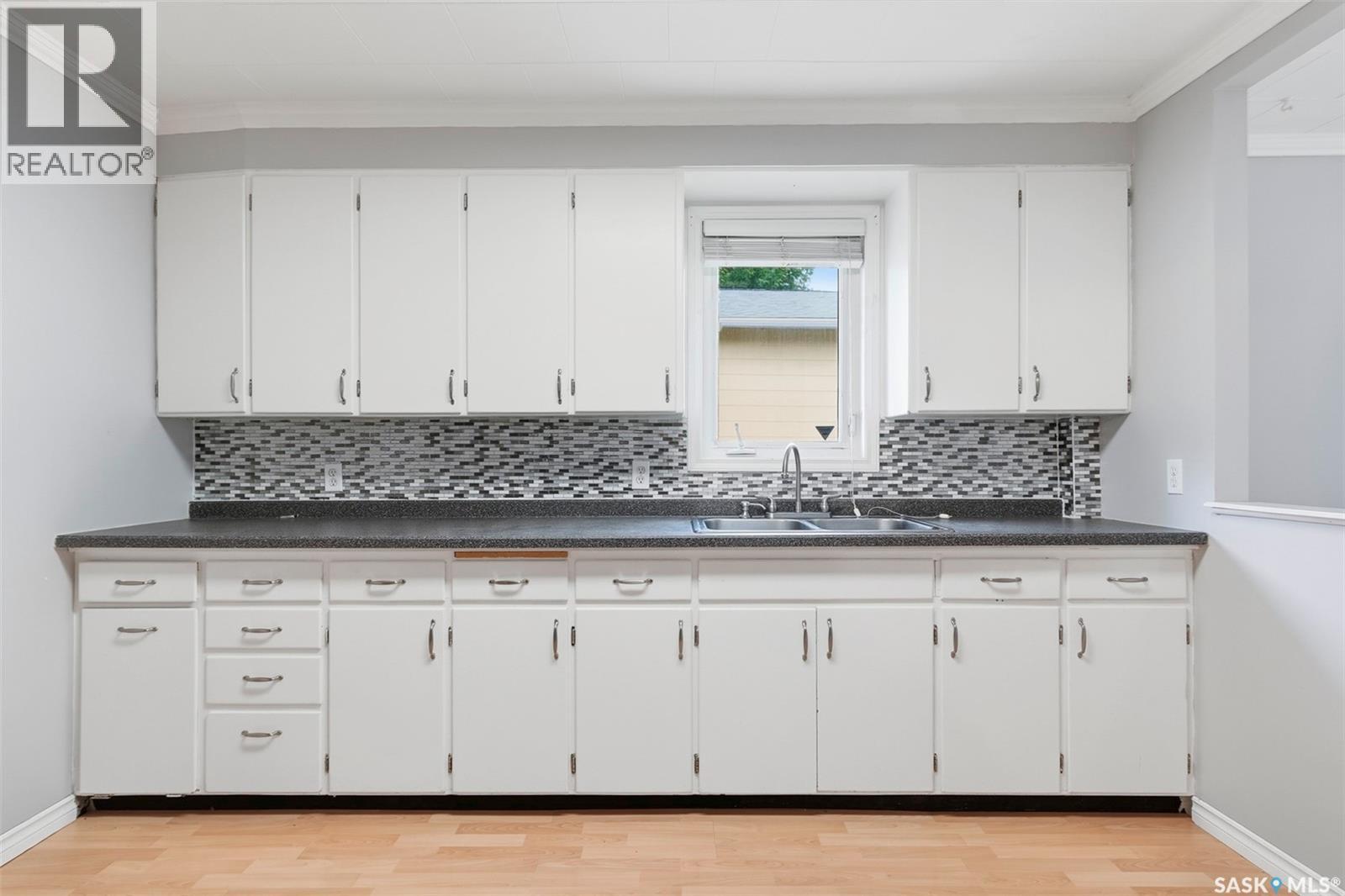 712 5th STREET E