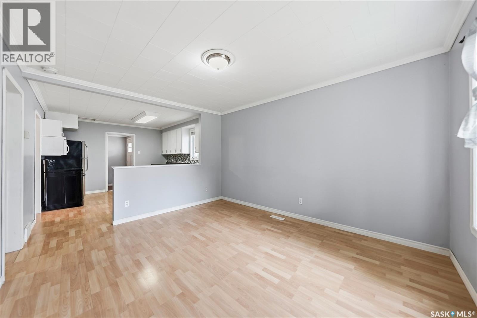 712 5th STREET E