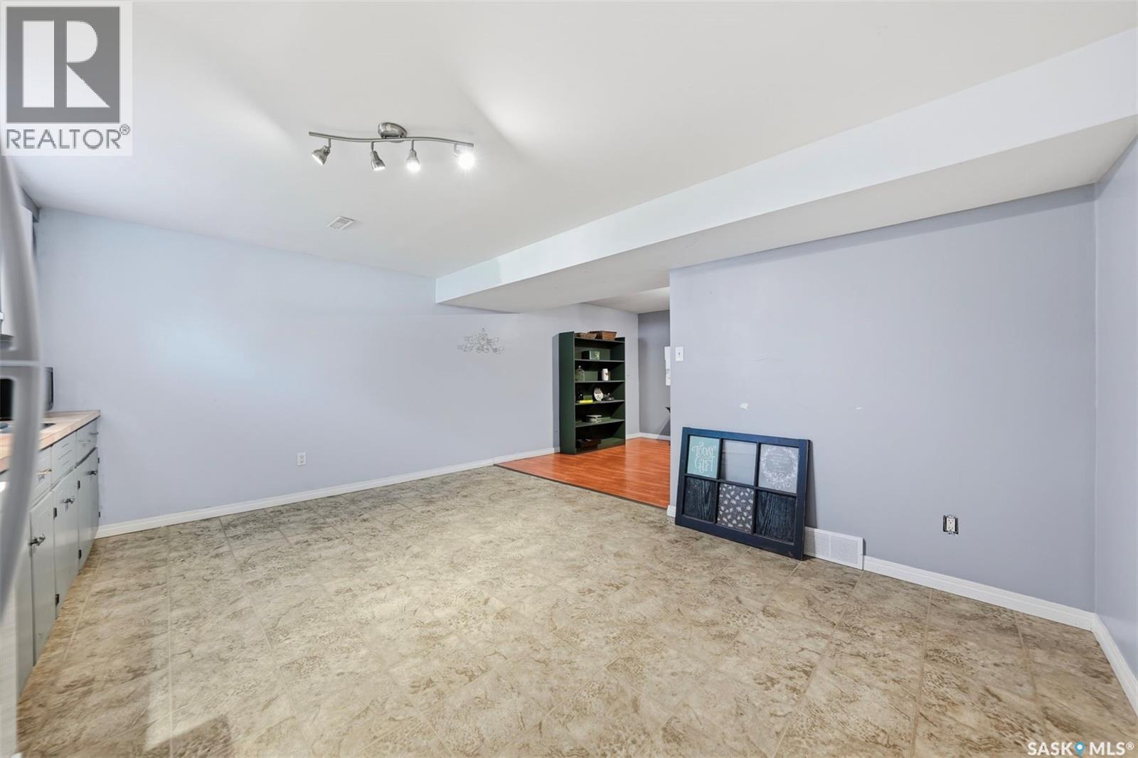 946 13th STREET W