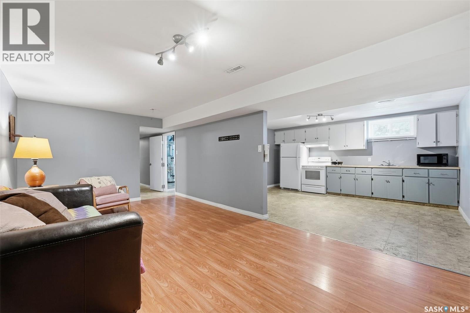 946 13th STREET W