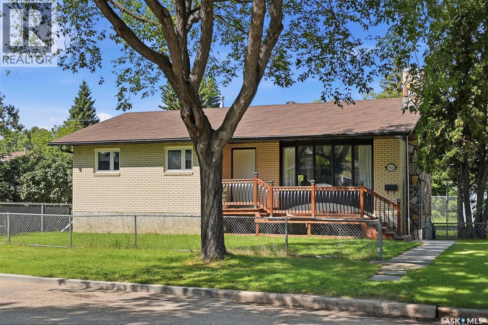 946 13th STREET W