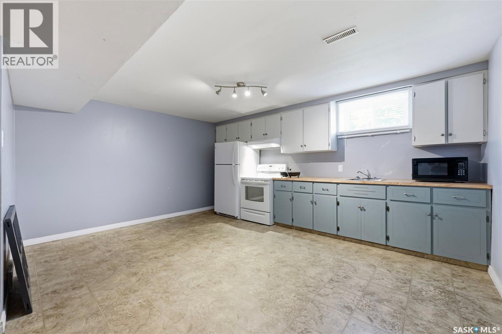 946 13th STREET W