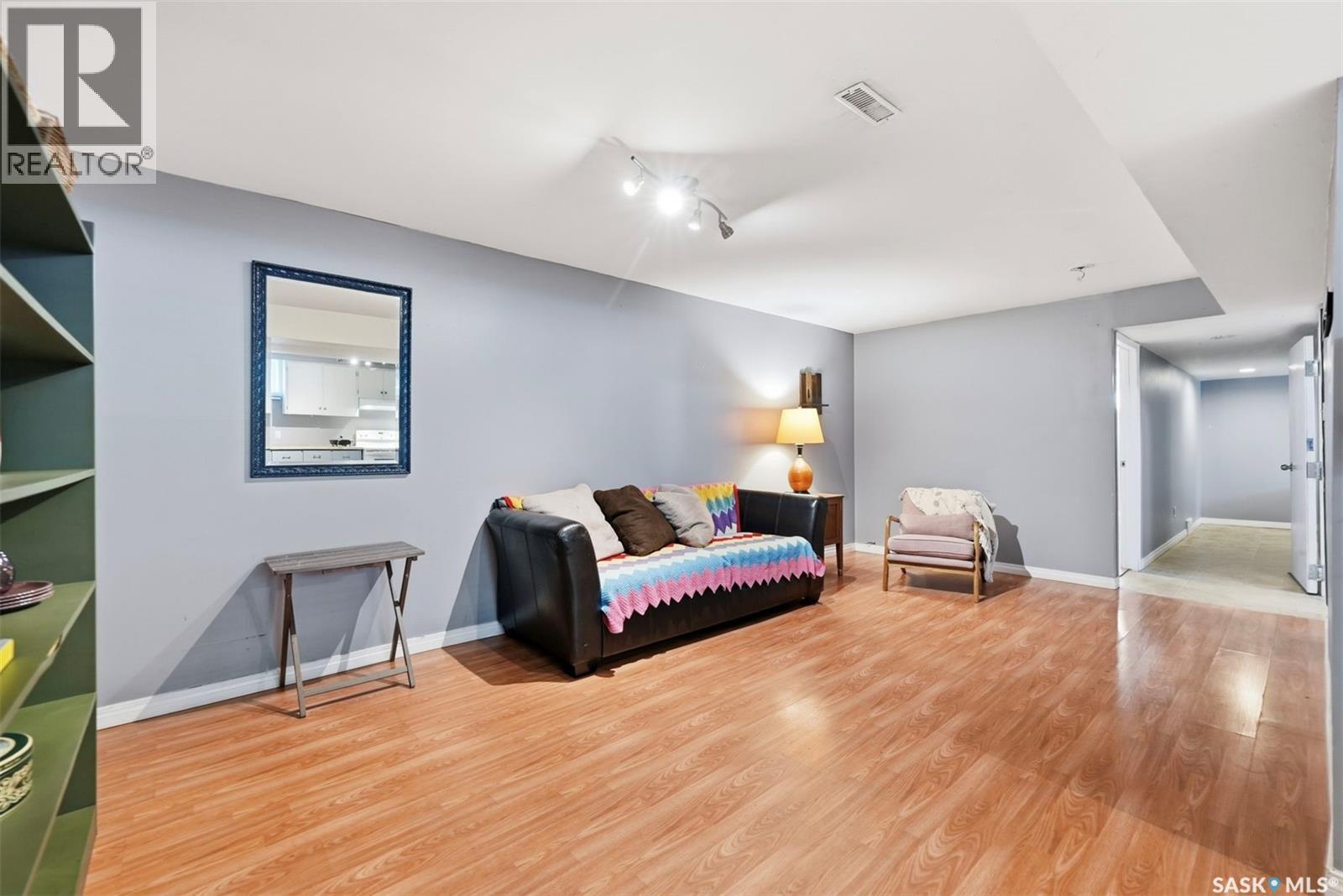 946 13th STREET W