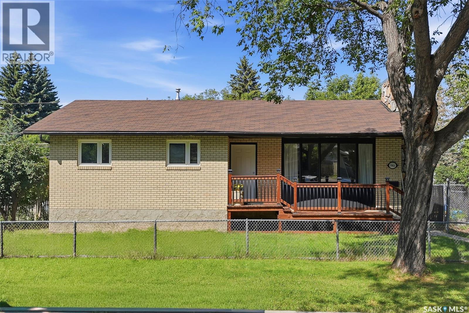 946 13th STREET W