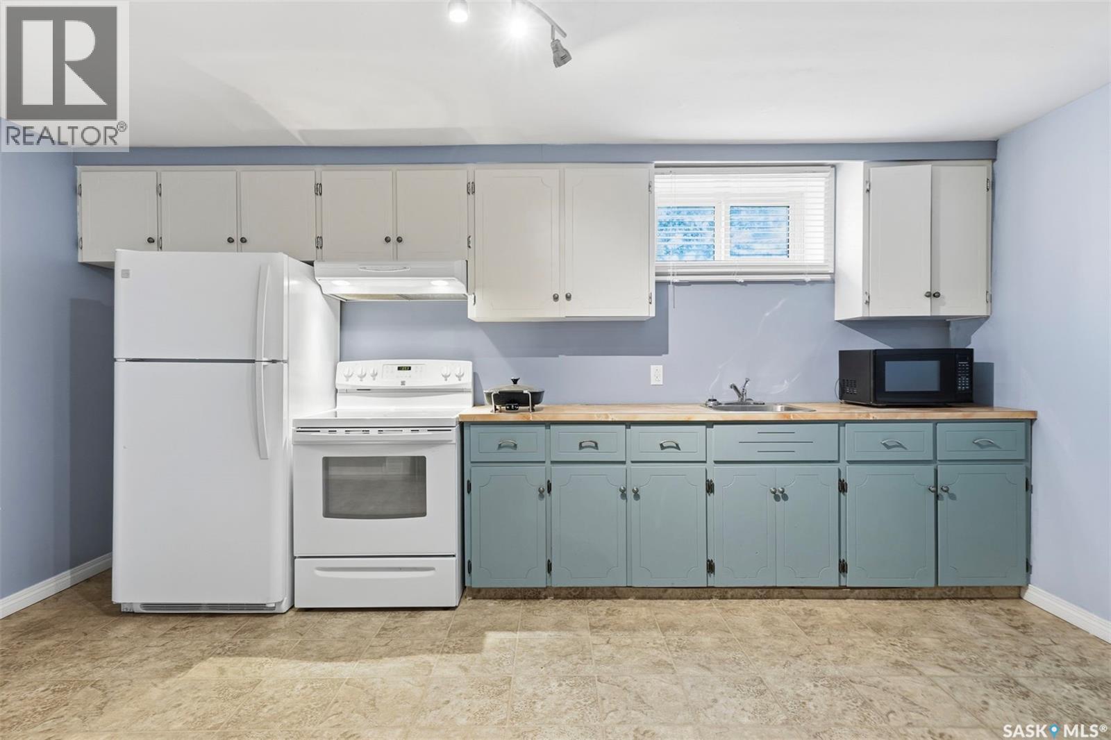 946 13th STREET W
