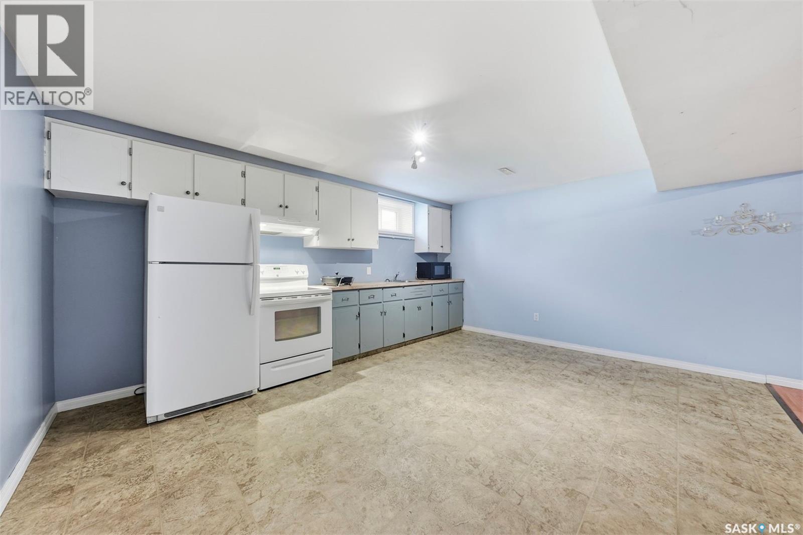 946 13th STREET W