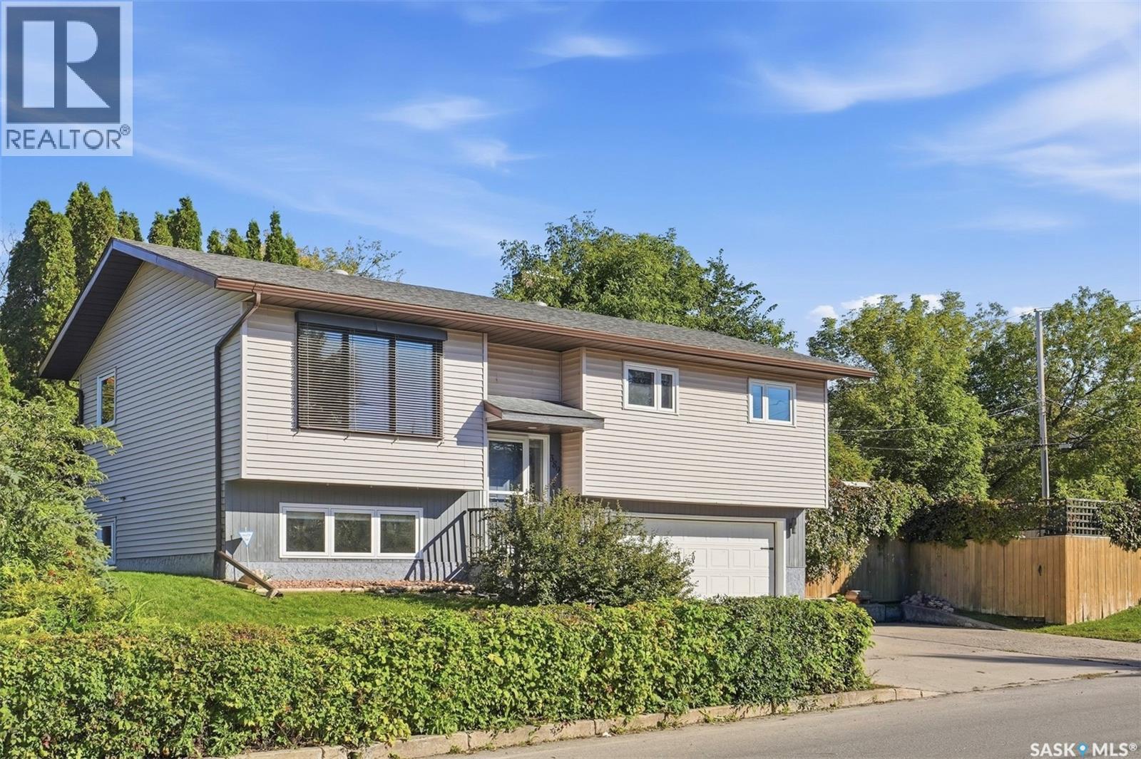 389 21st STREET W