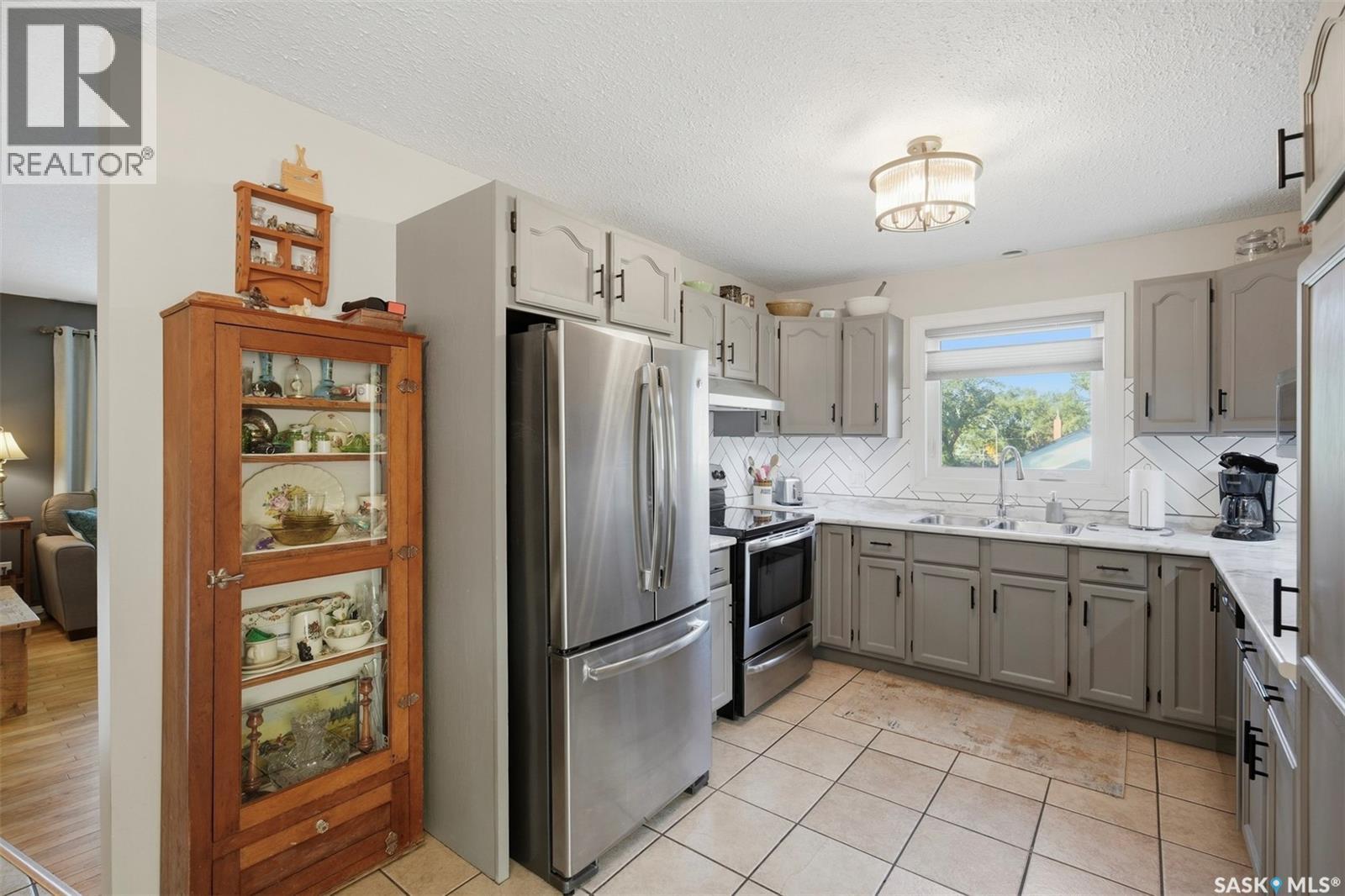 389 21st STREET W