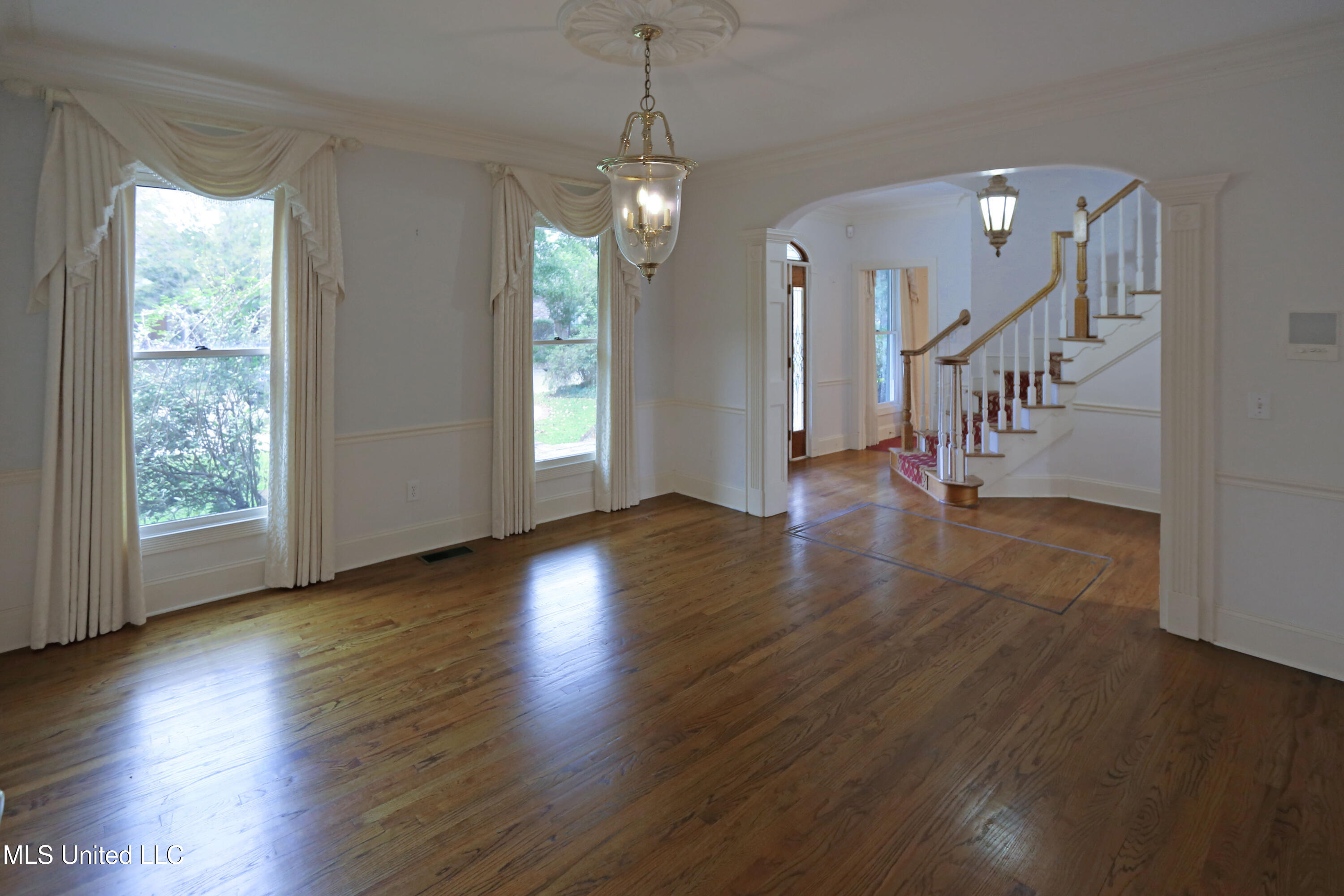 406 Roses Bluff Drive