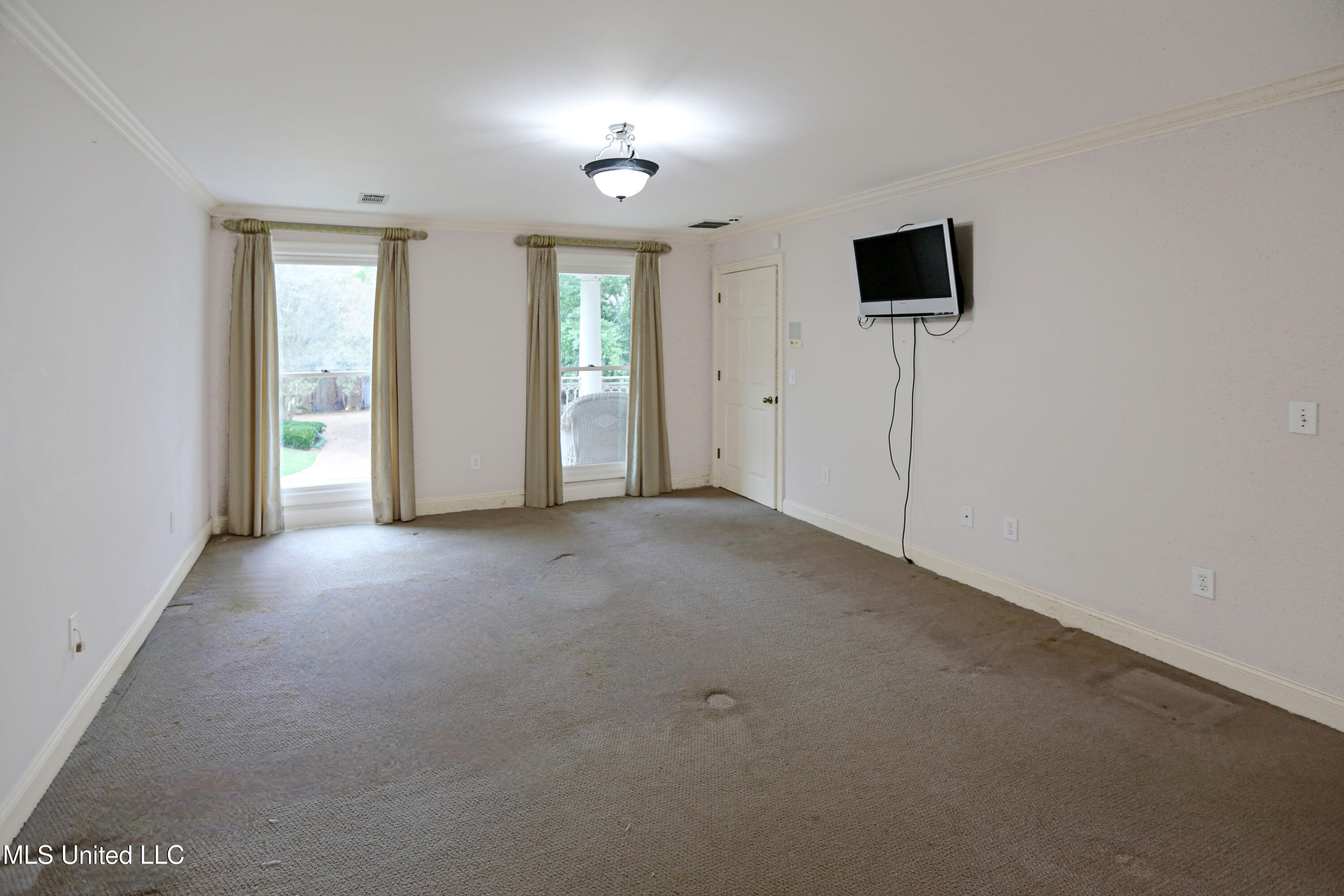 406 Roses Bluff Drive