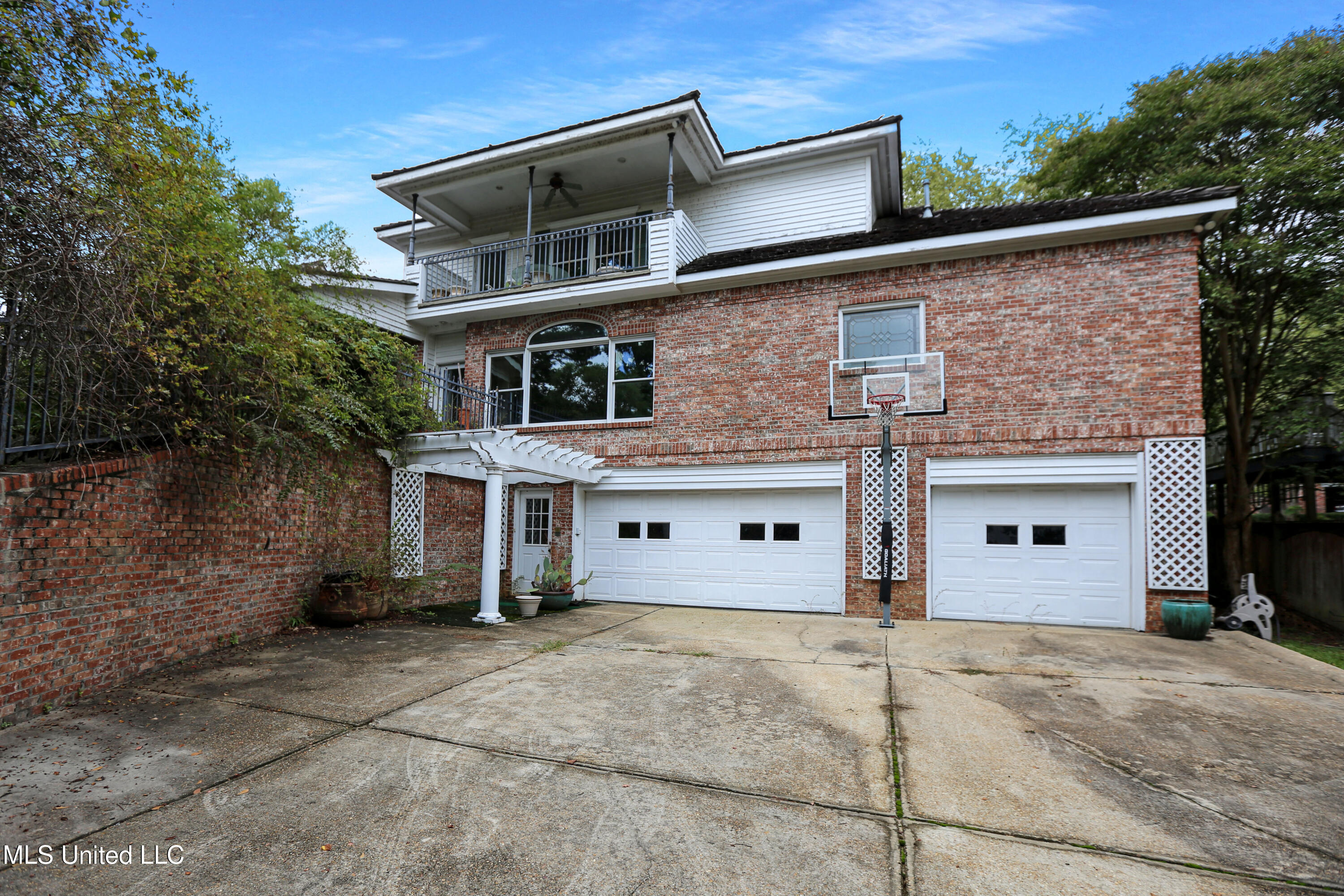 406 Roses Bluff Drive