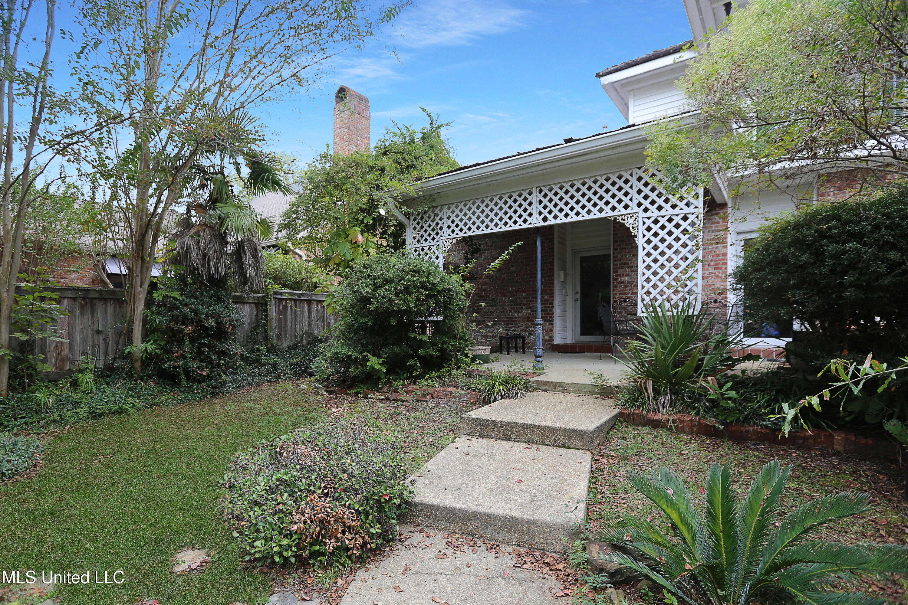 406 Roses Bluff Drive