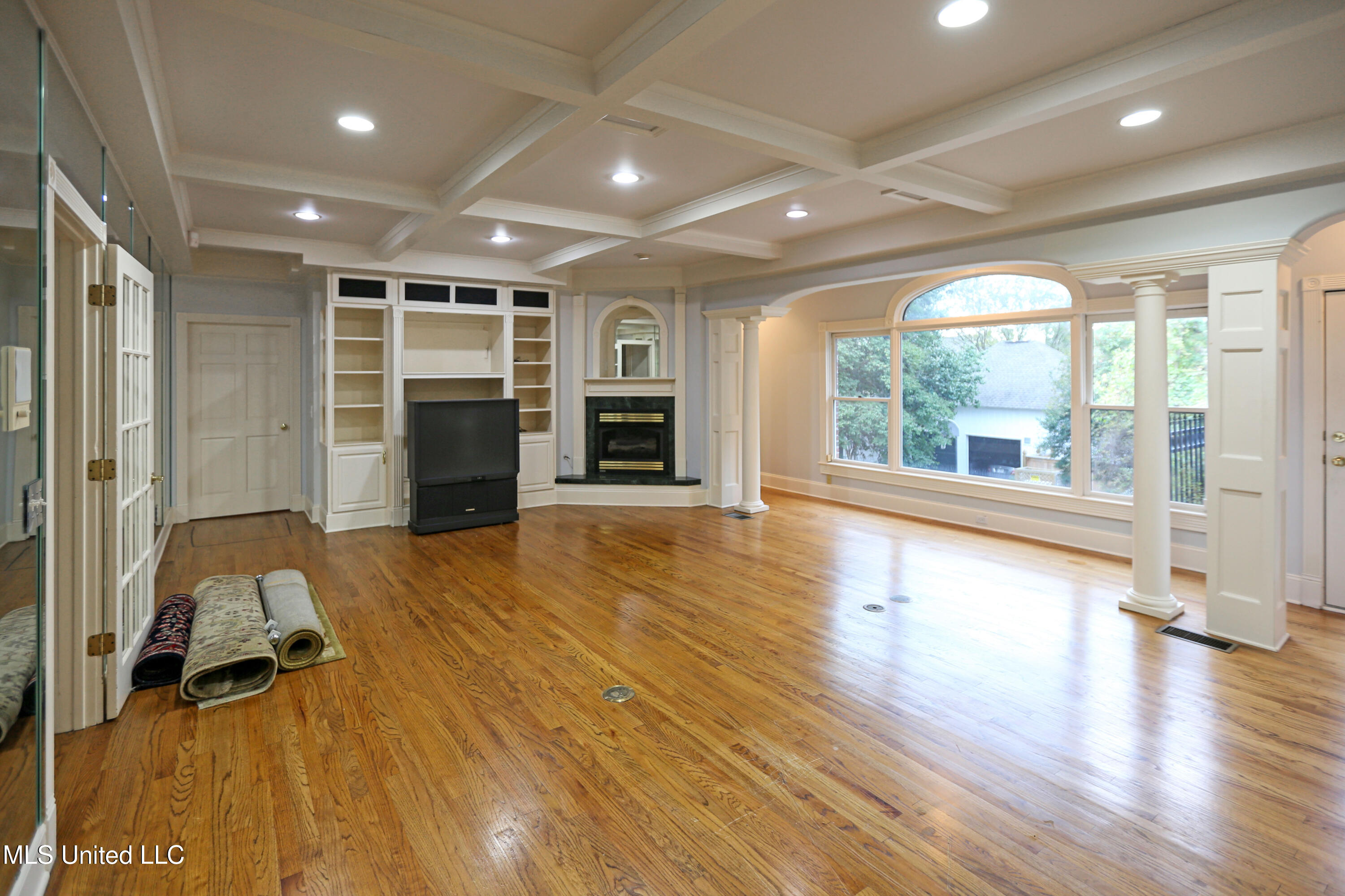 406 Roses Bluff Drive