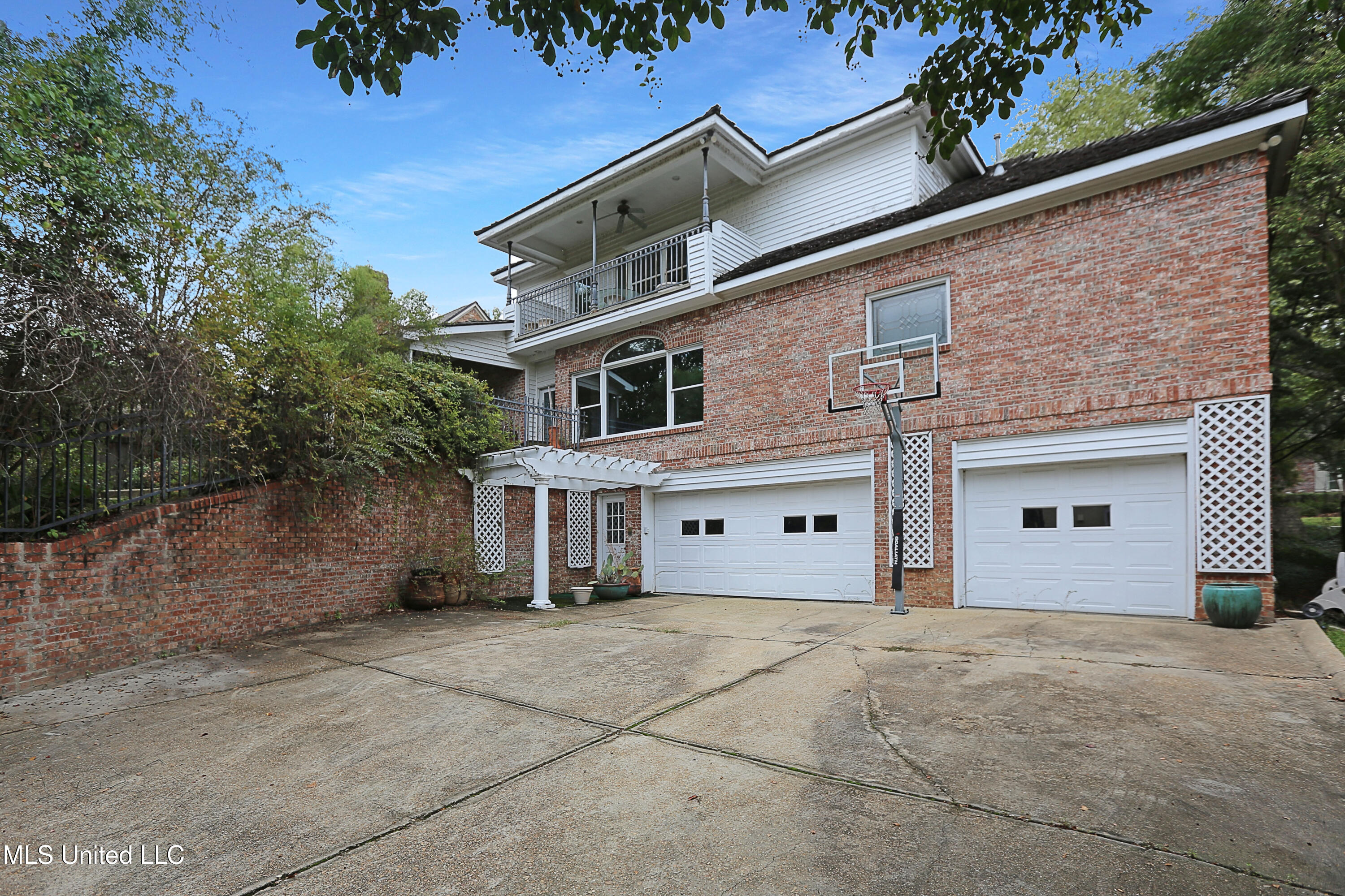 406 Roses Bluff Drive