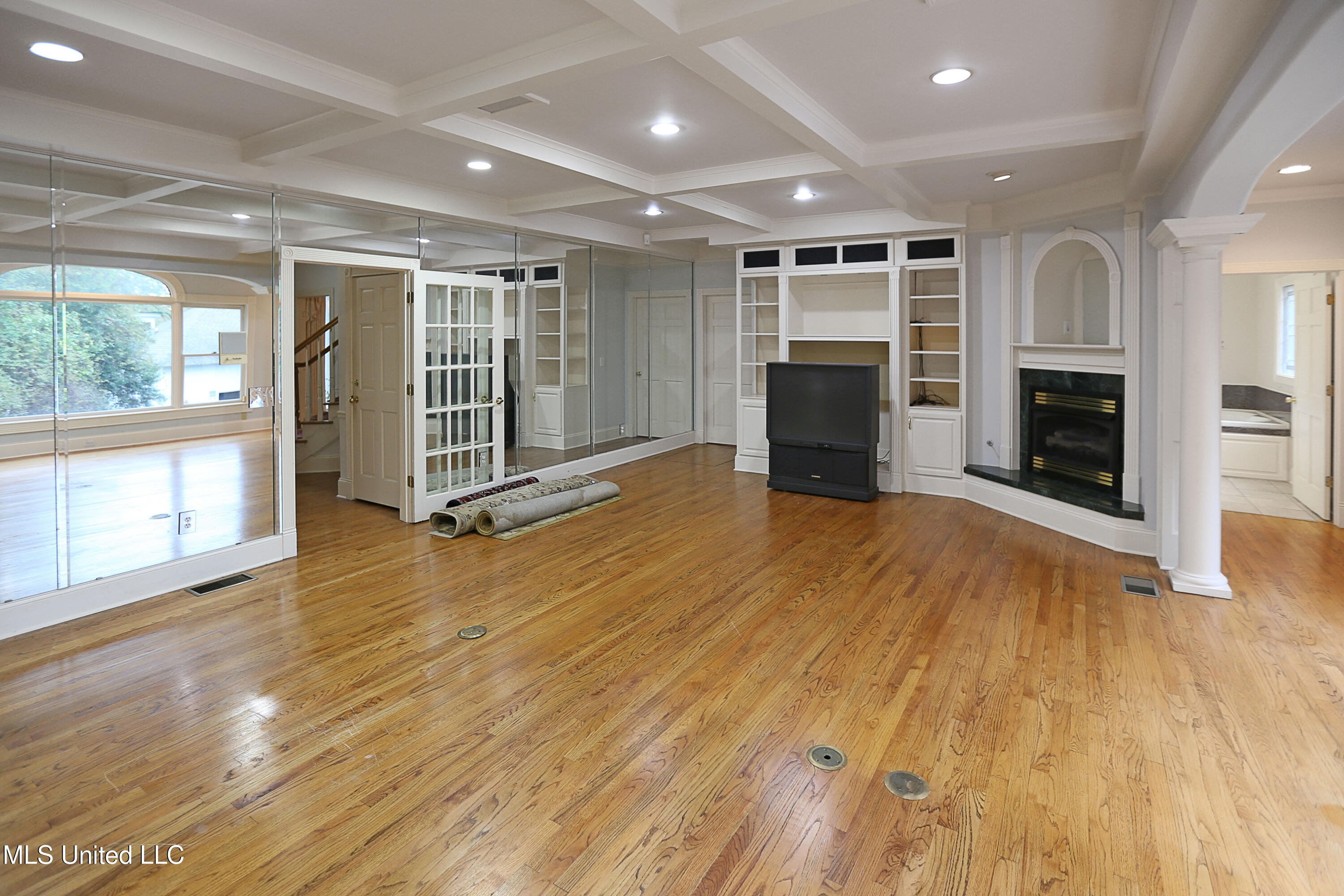 406 Roses Bluff Drive