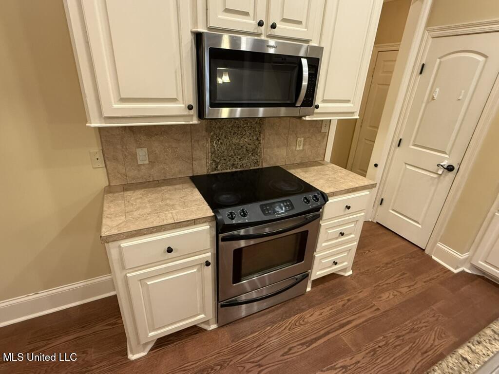 144 Oakleigh Drive