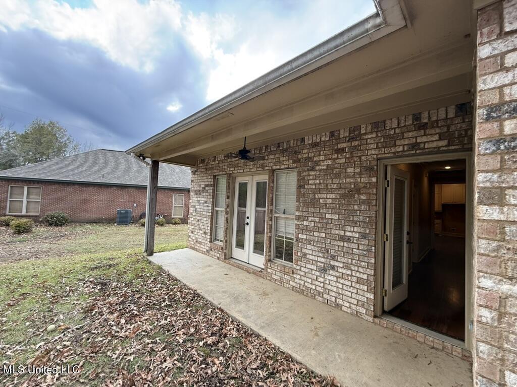 144 Oakleigh Drive