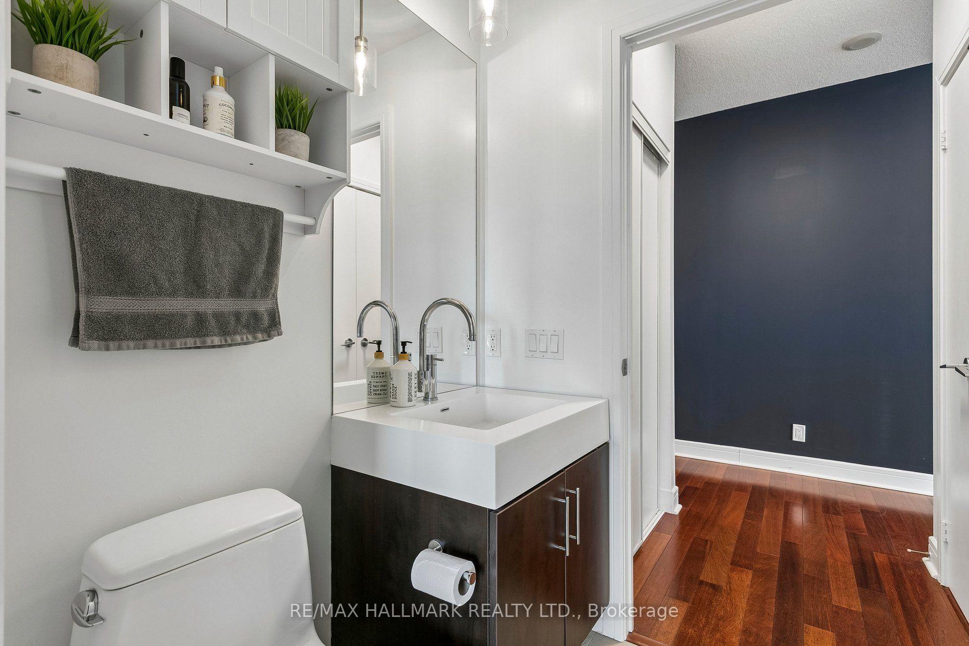 116 George Street 1202, Toronto Unit: 1202