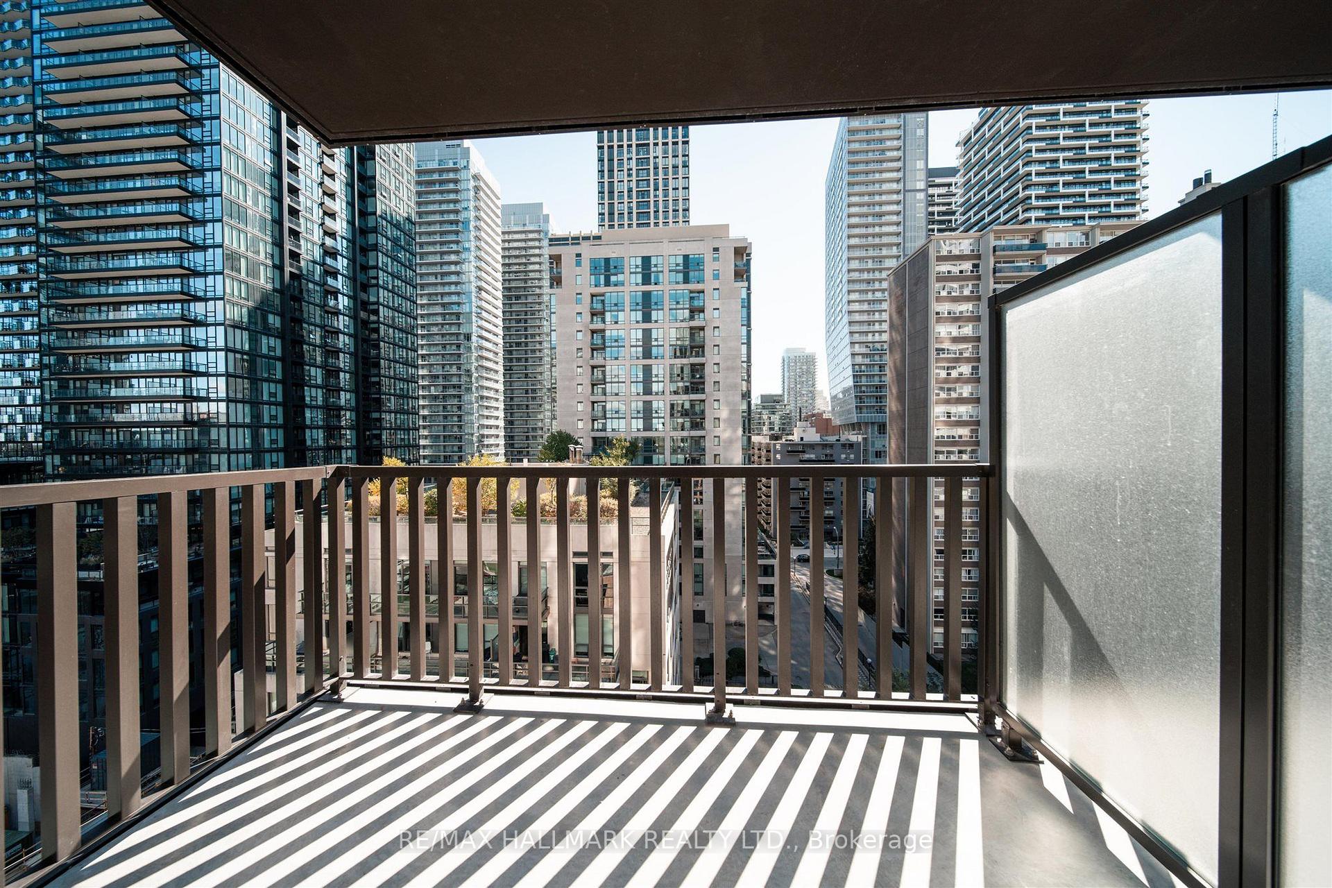 109 Erskine Avenue 1109, Toronto Unit: 1109