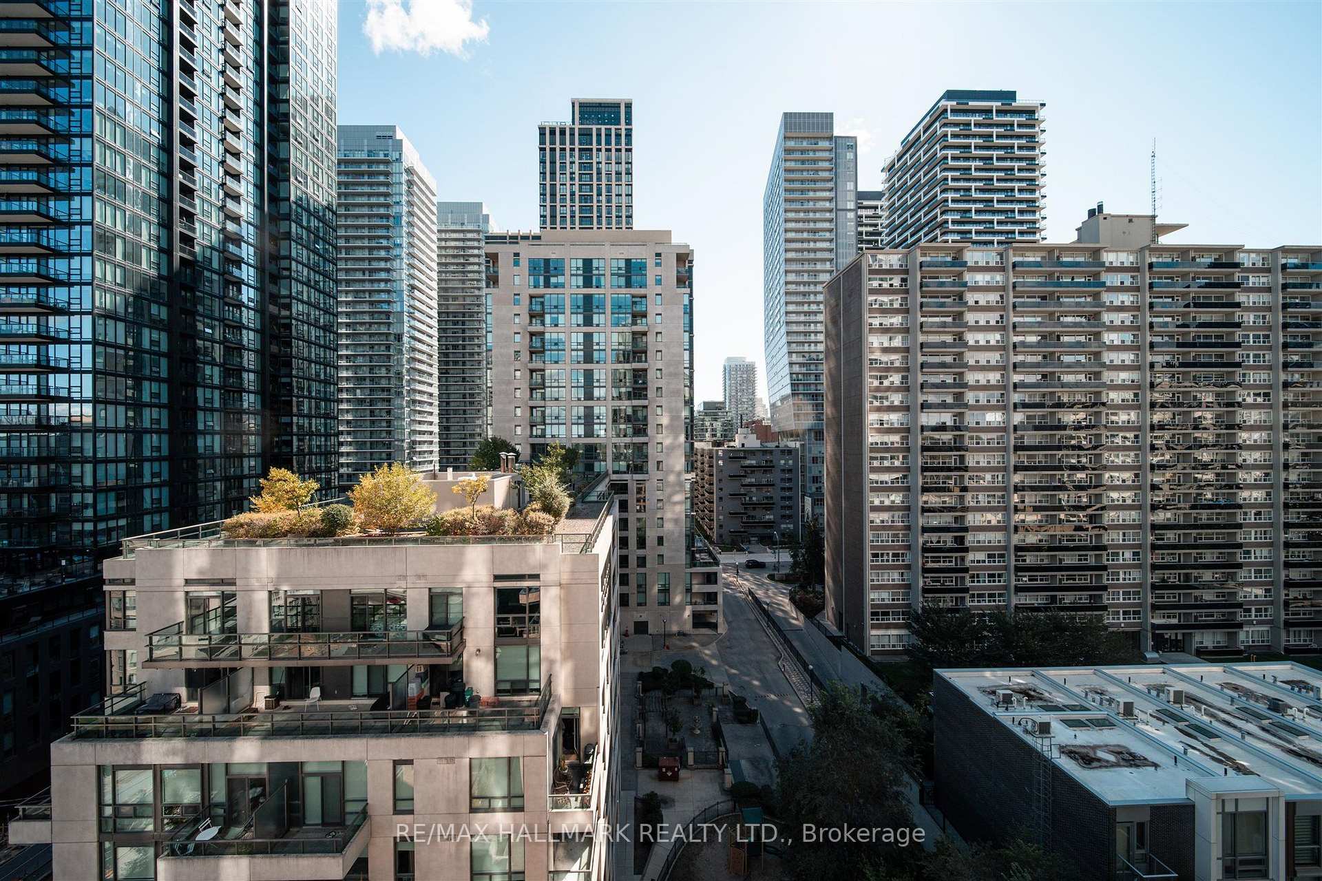 109 Erskine Avenue 1109, Toronto Unit: 1109