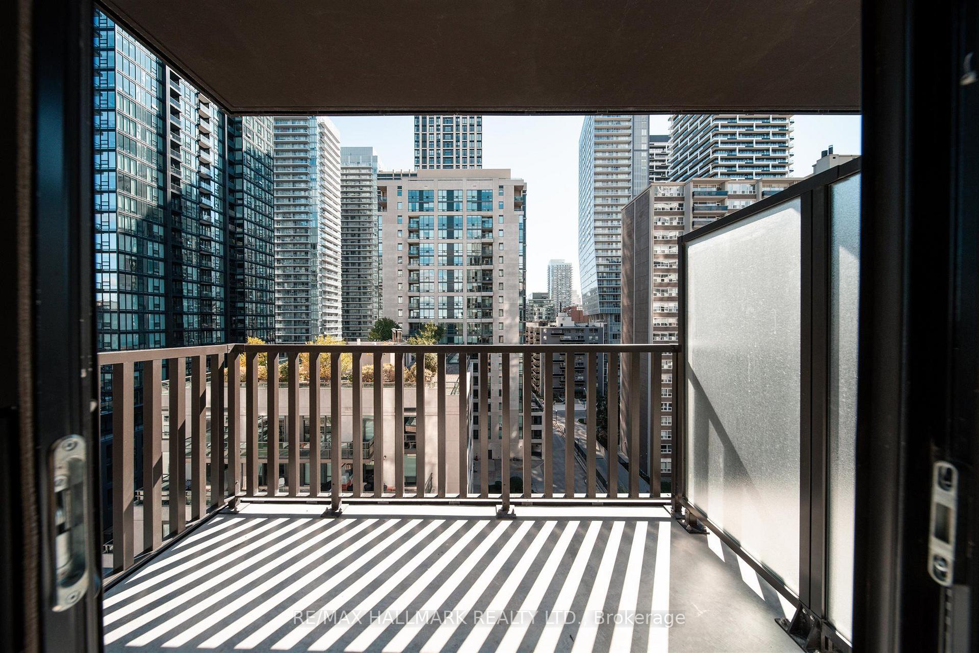 109 Erskine Avenue 1109, Toronto Unit: 1109