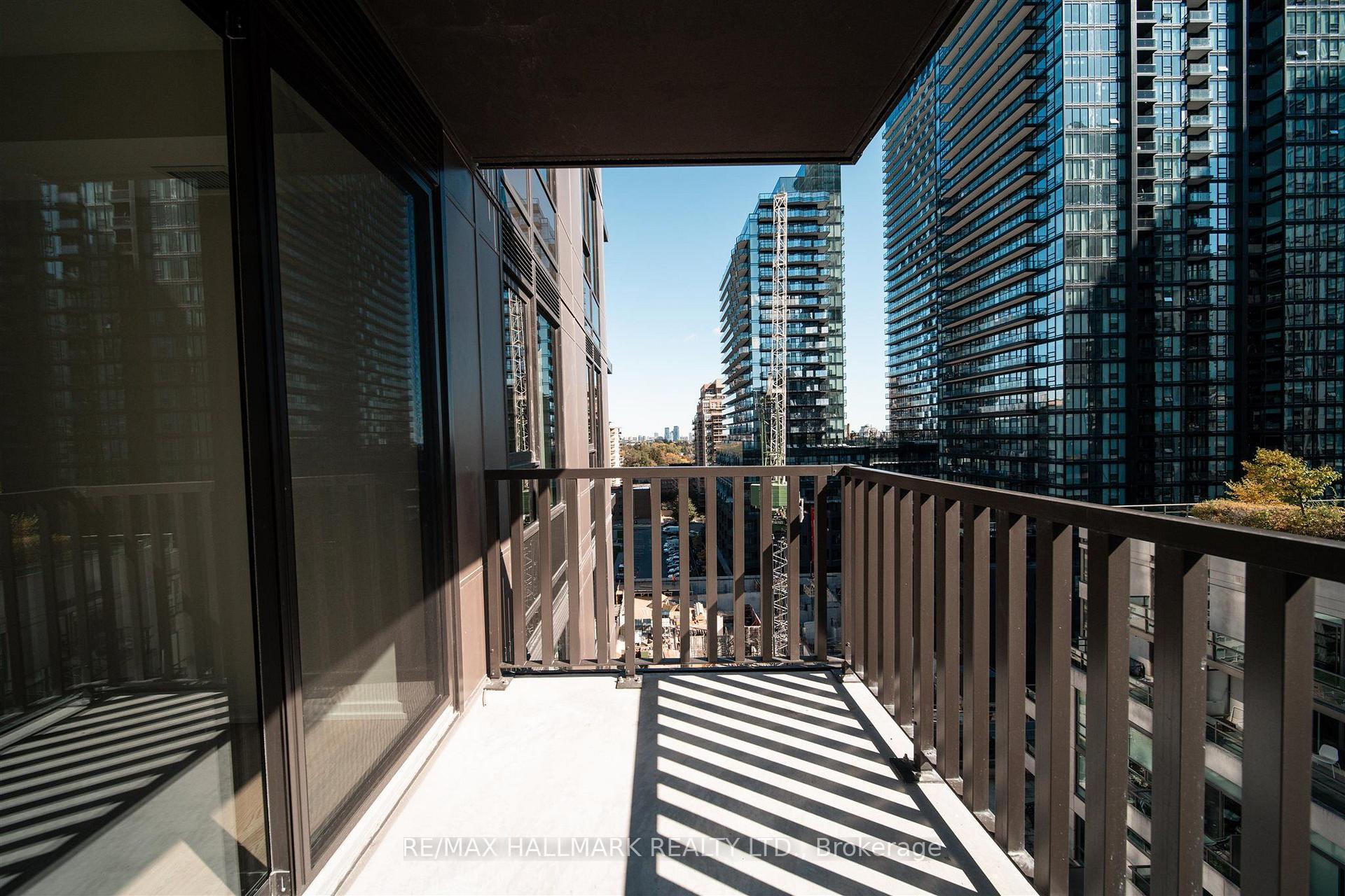 109 Erskine Avenue 1109, Toronto Unit: 1109