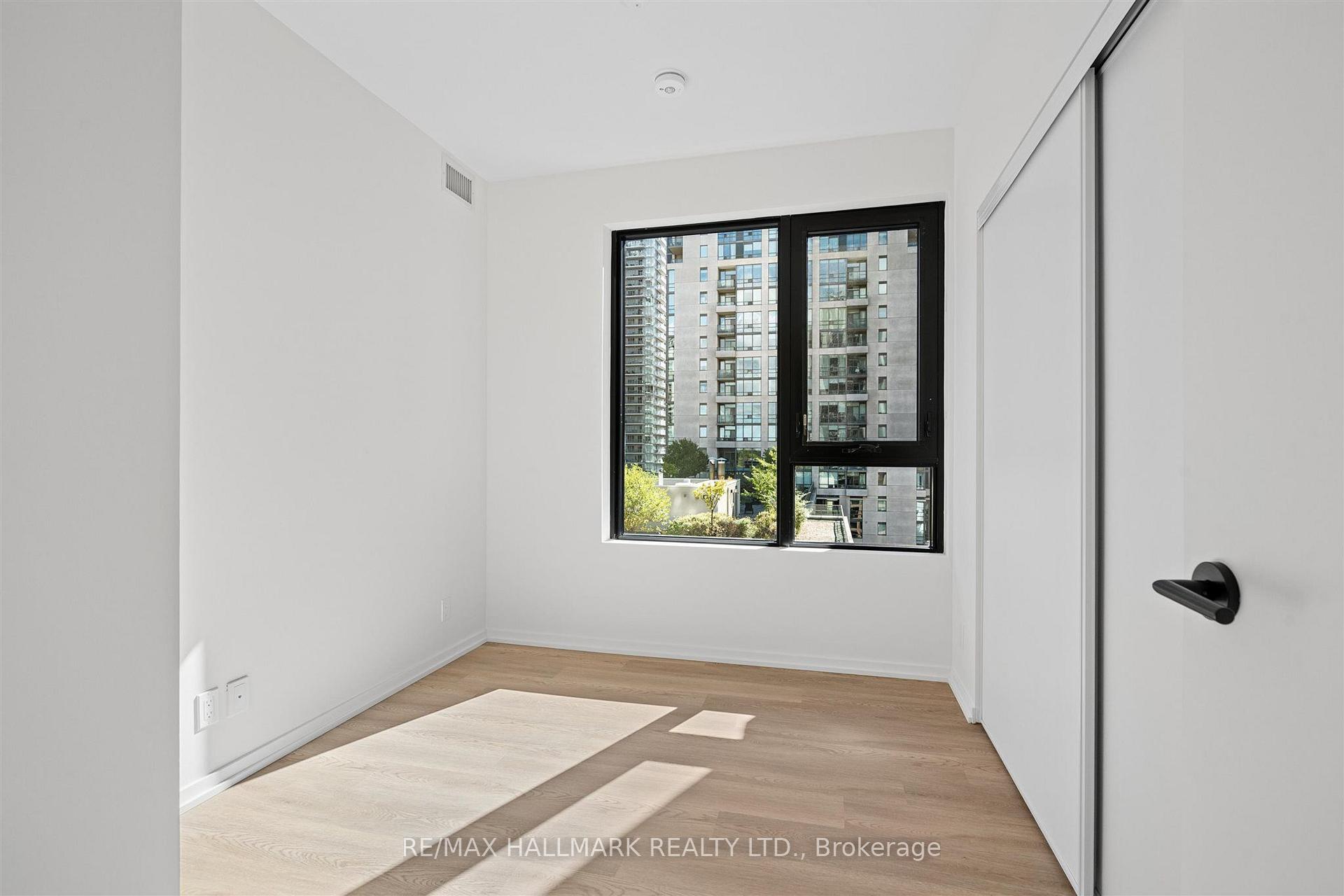 109 Erskine Avenue 1109, Toronto Unit: 1109