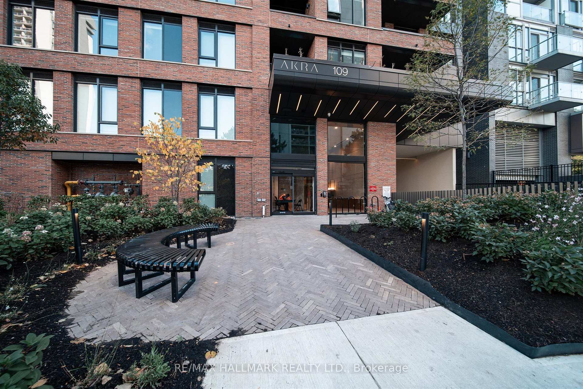 109 Erskine Avenue 1109, Toronto Unit: 1109