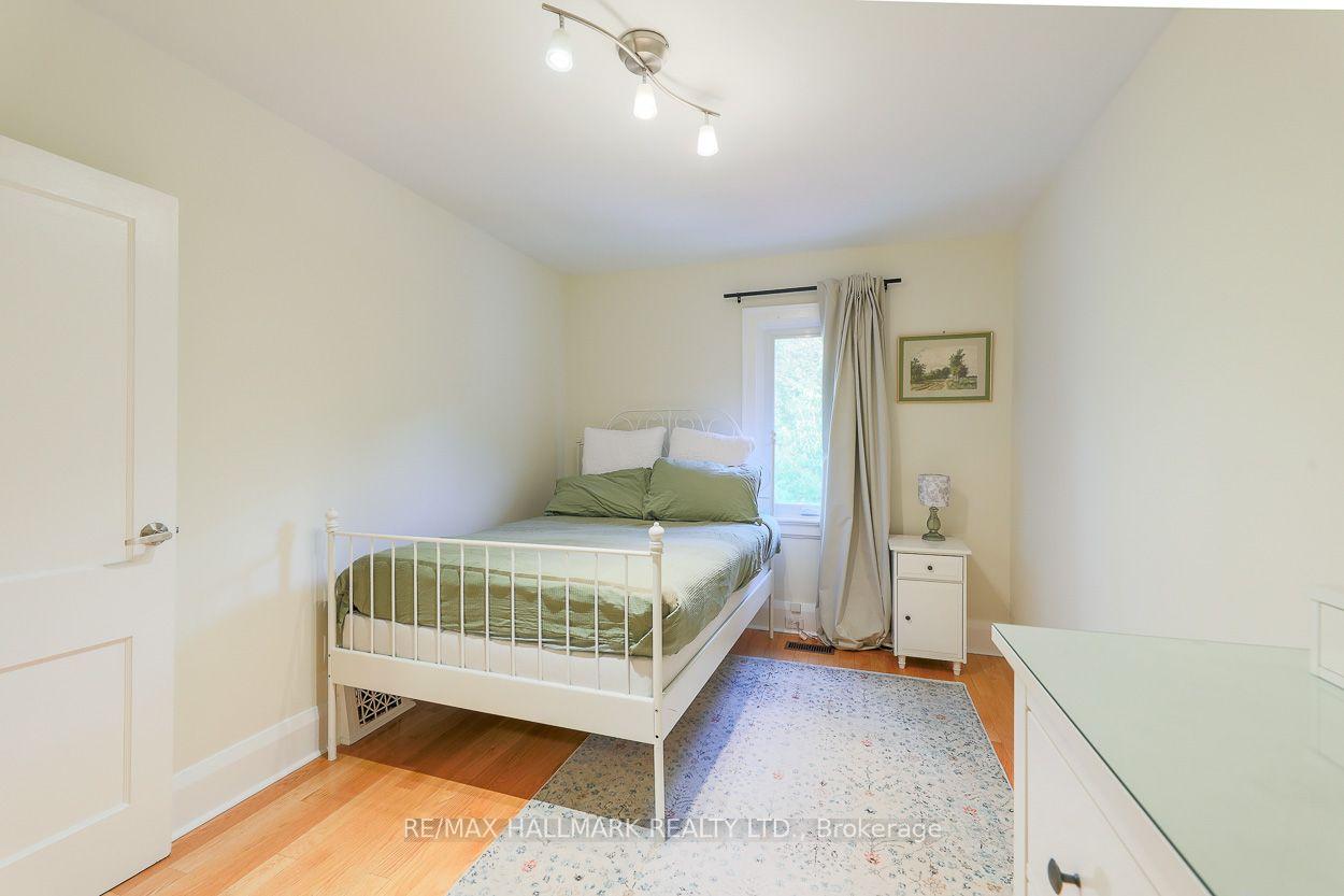 142 Hillsdale Avenue E, Toronto