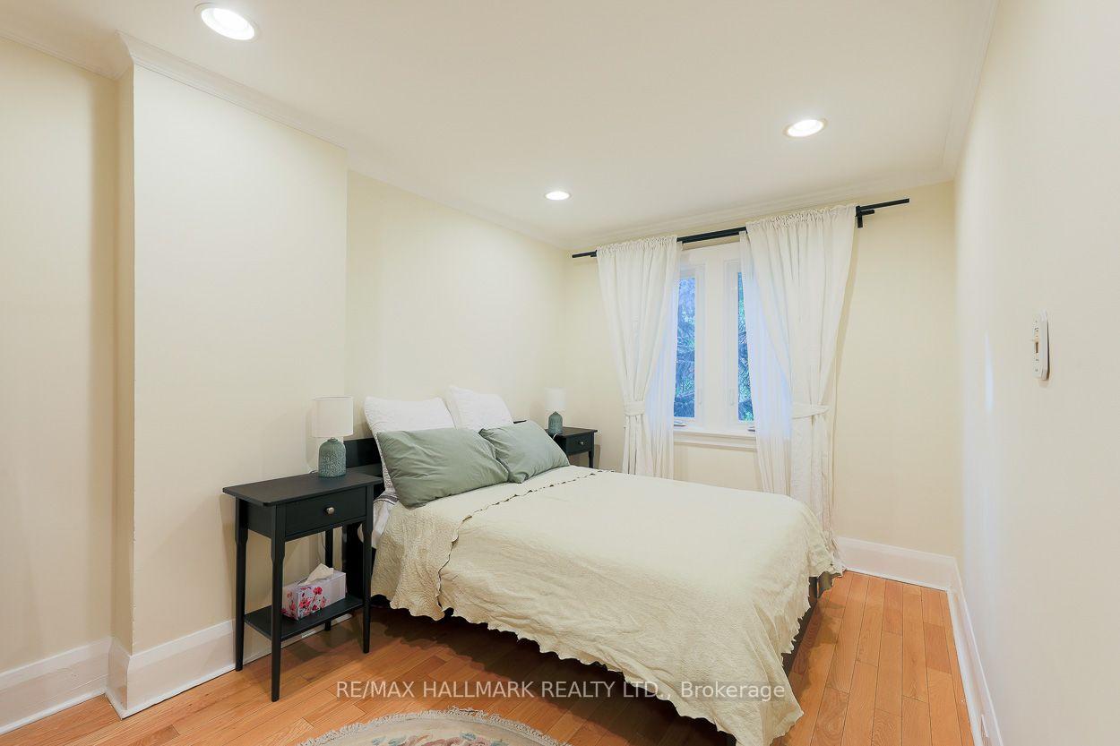 142 Hillsdale Avenue E, Toronto