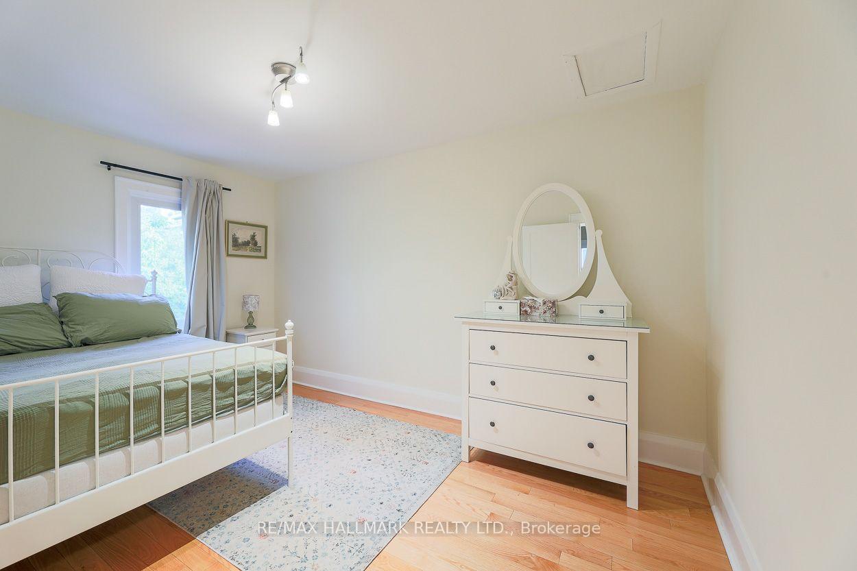 142 Hillsdale Avenue E, Toronto