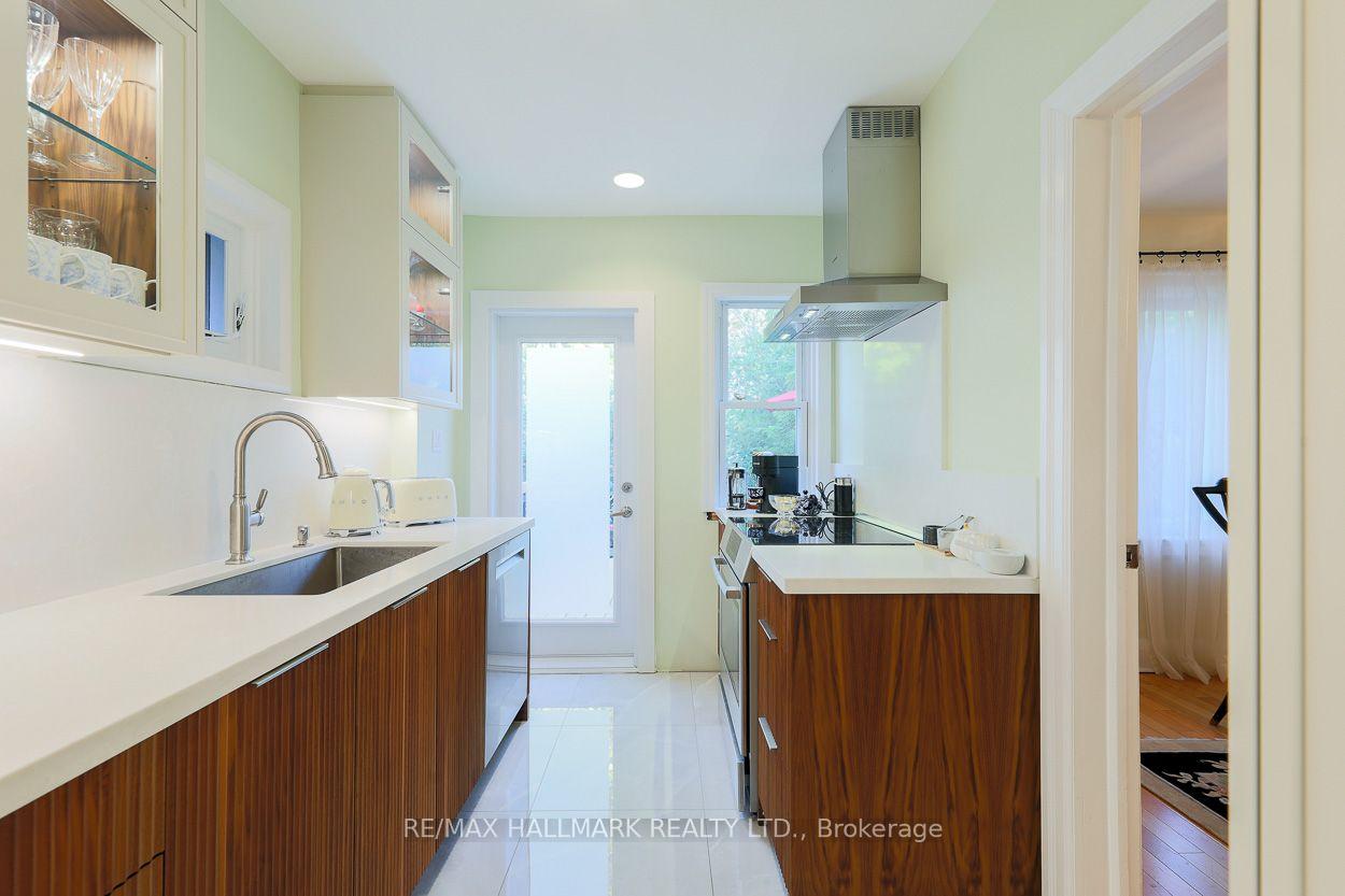 142 Hillsdale Avenue E, Toronto