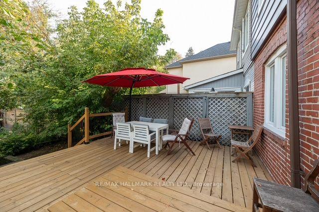 142 Hillsdale Avenue E, Toronto