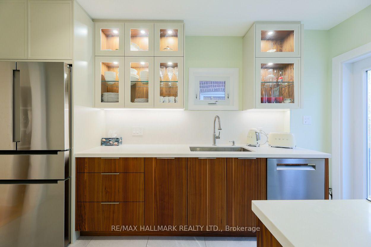 142 Hillsdale Avenue E, Toronto